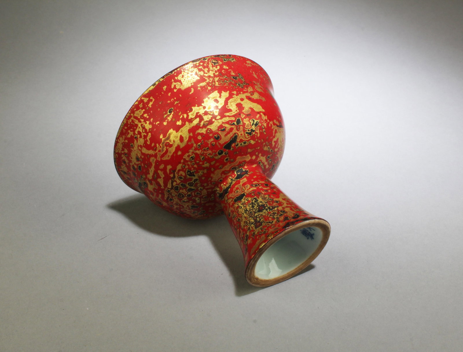 A Porcelain Stem Cup - 6