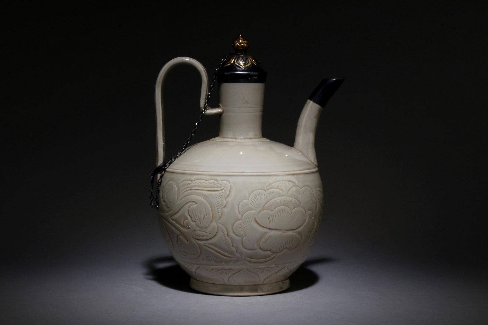 A Dinyao Pot: A Dinyao Pot. Dimensions: 6.75" x 9".