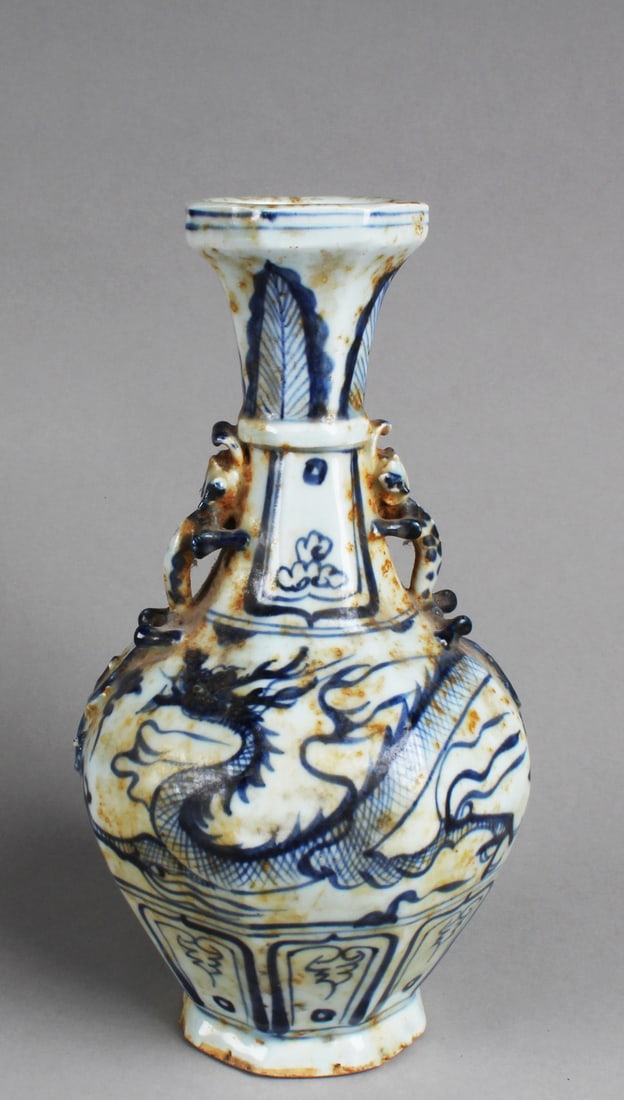 Chinese Blue & White Porcelain Vase: Chinese Blue & White Porcelain Vase. Height: 9.5"