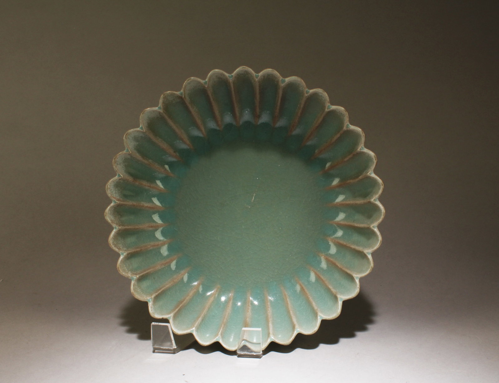 A Ruyao Brush Washer: A Ruyao Brush Washer. Dimensions: 3" x 8.9".