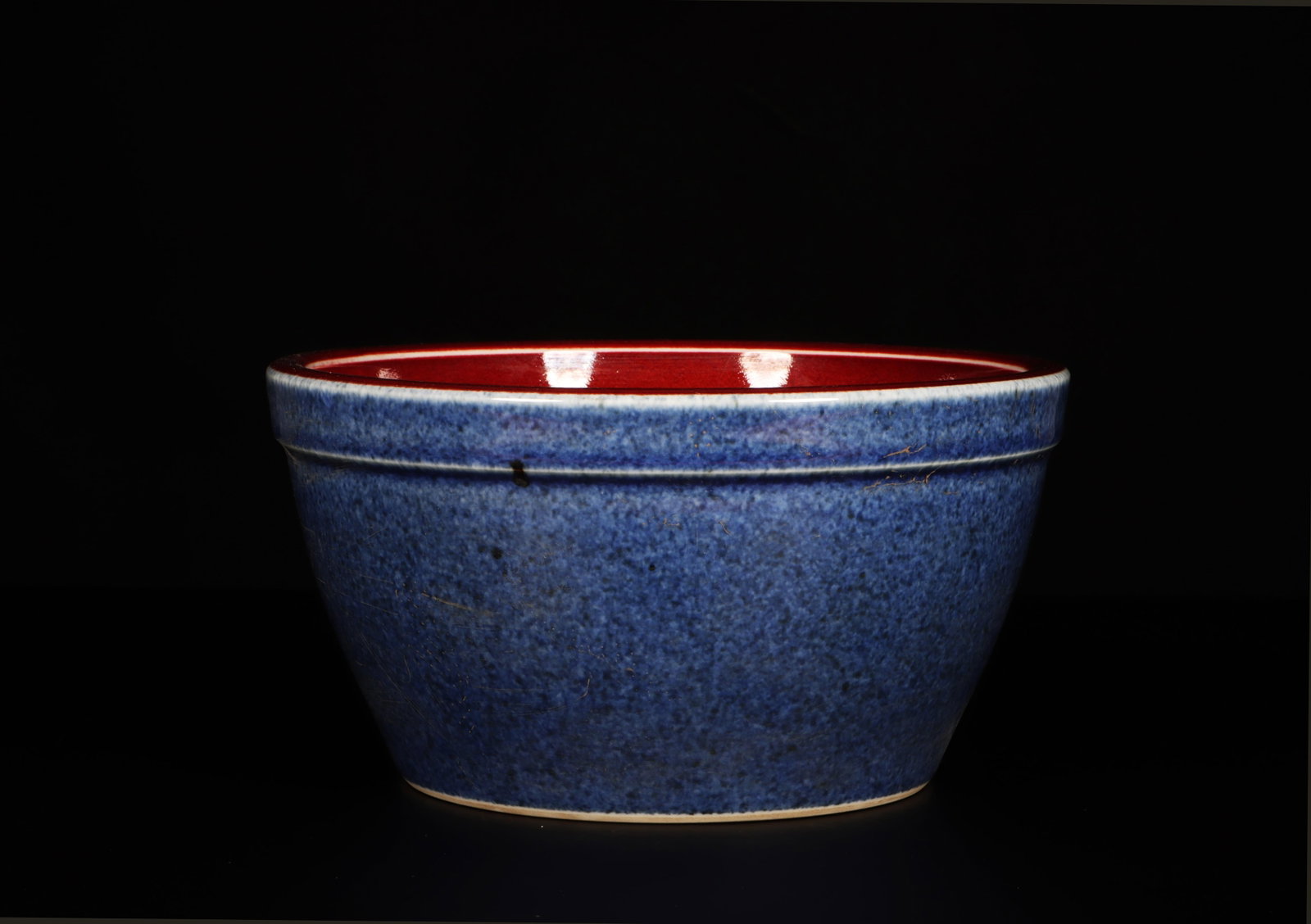 A Blue and Red Dragon Pot: A Blue and Red Dragon Pot. Dimensions: 7.7" x 4".