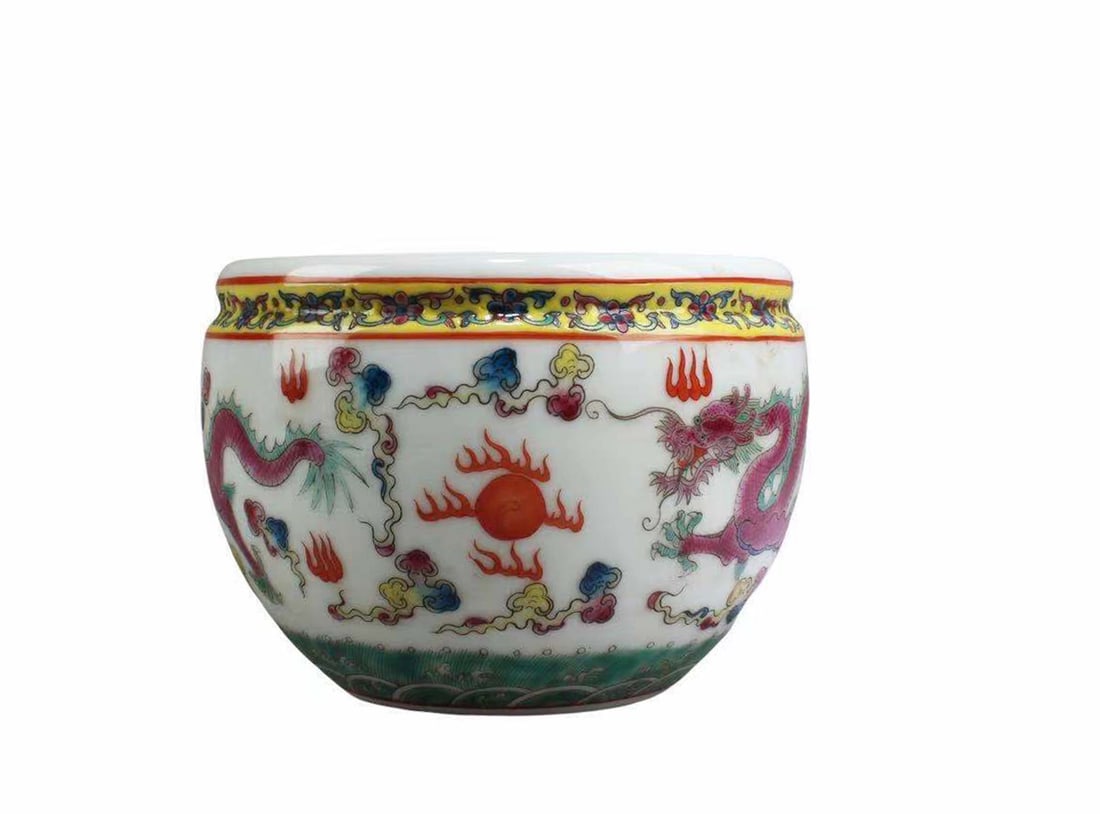 Chinese Porcelain Ink Washer: Chinese Porcelain Ink Washer. 'QianLong' mark. Height: 4.25" diameter: 6"