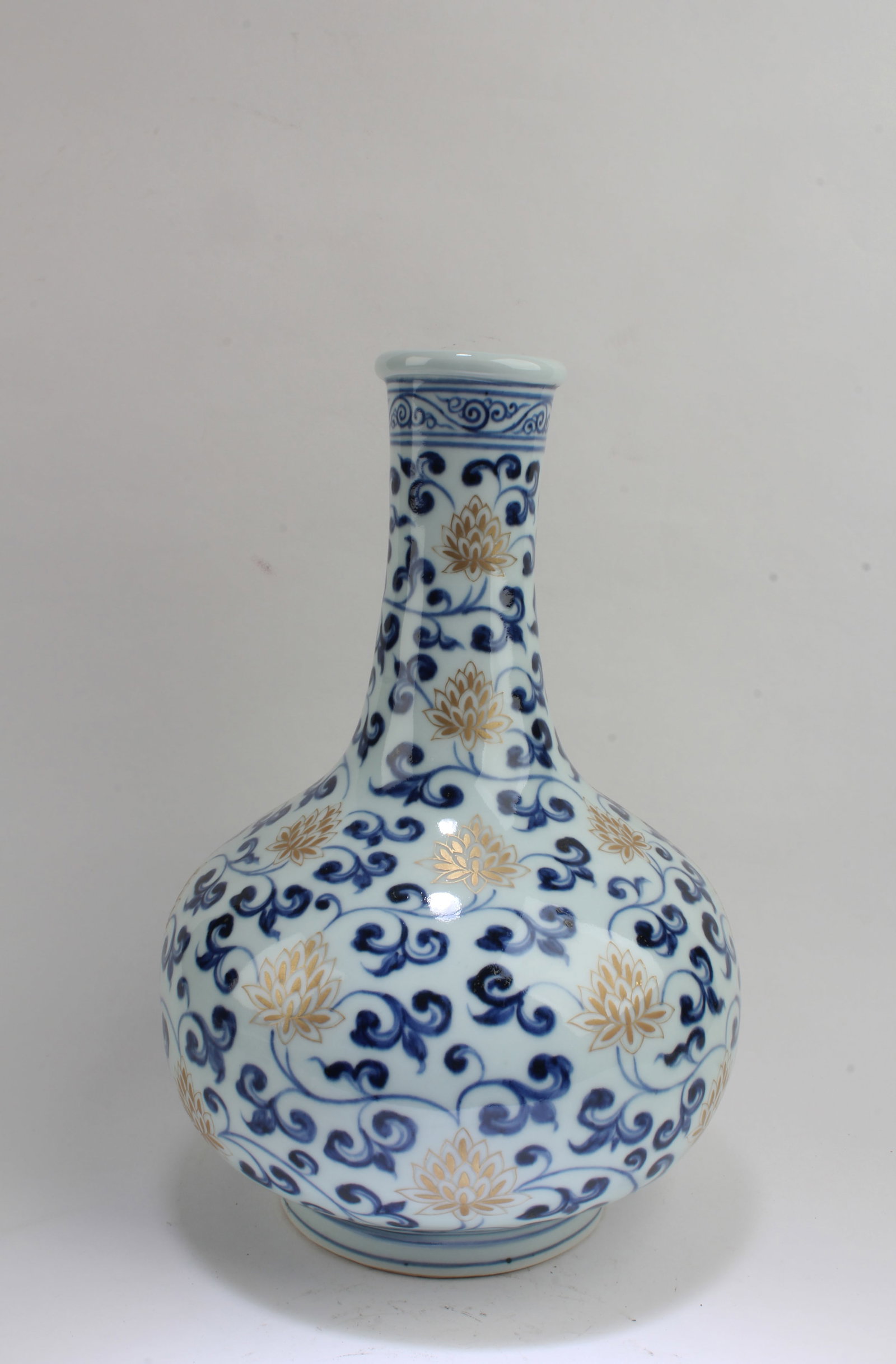 Chinese Procelain Vase - 3