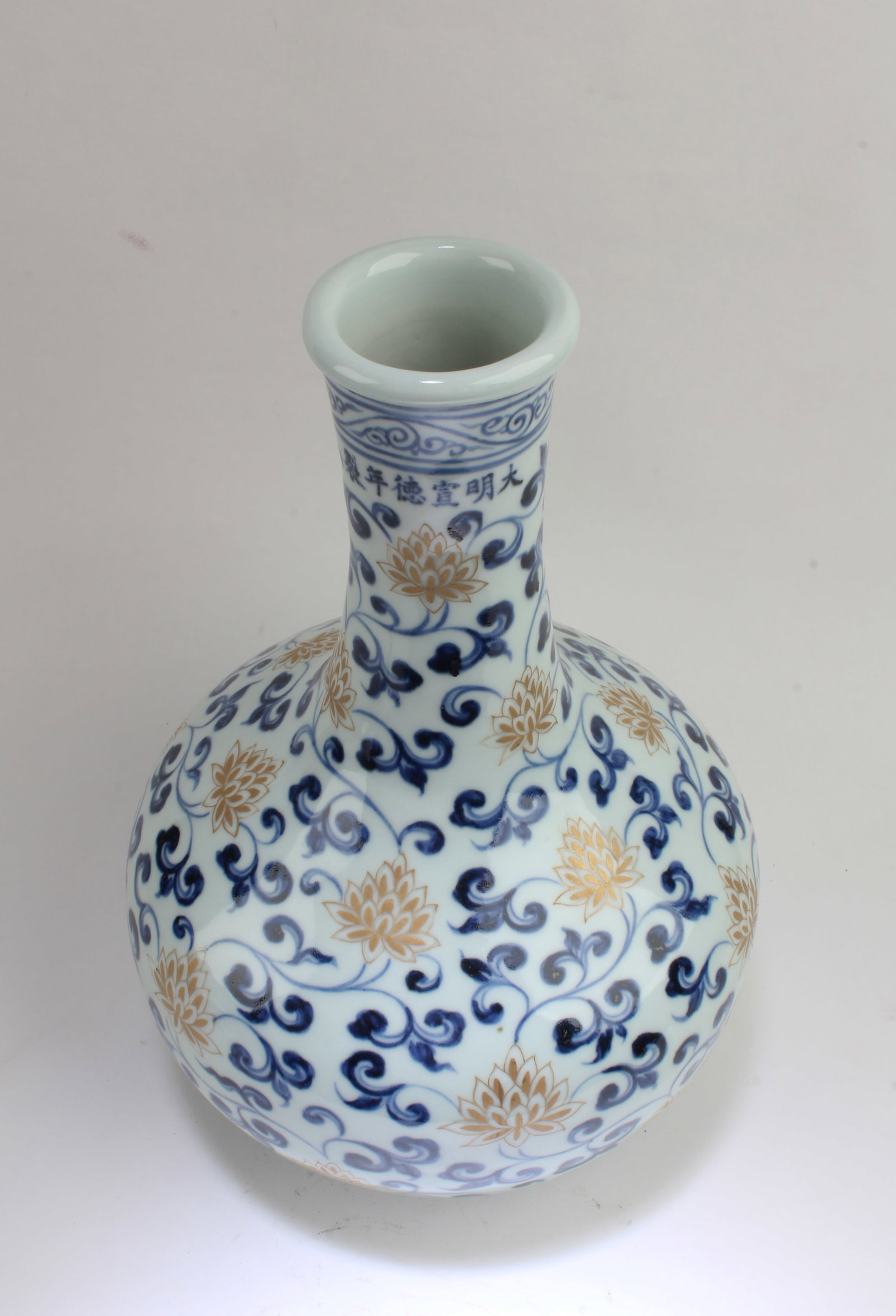 Chinese Procelain Vase - 4