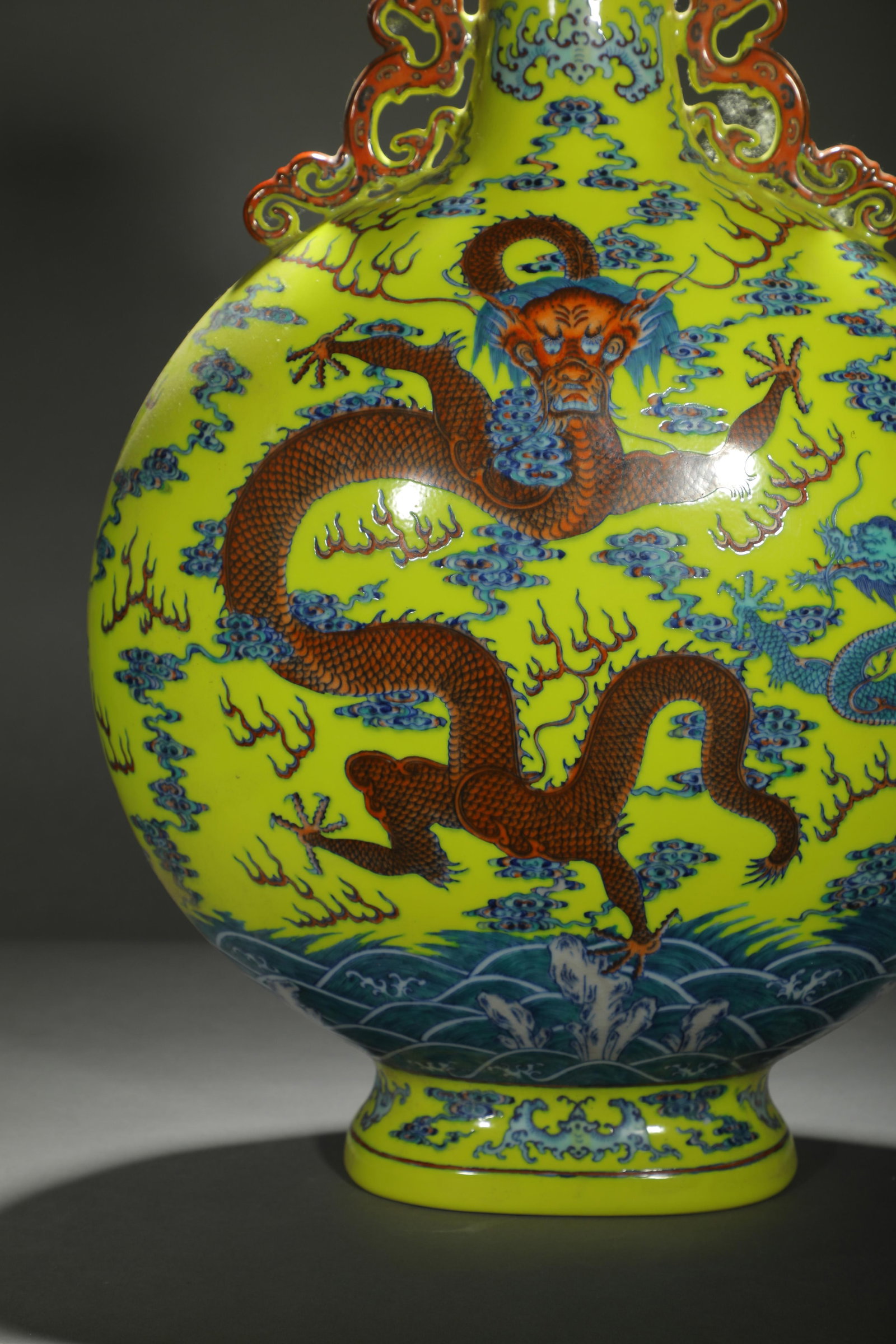 Yellow-Ground Dragon Moonflask - 3