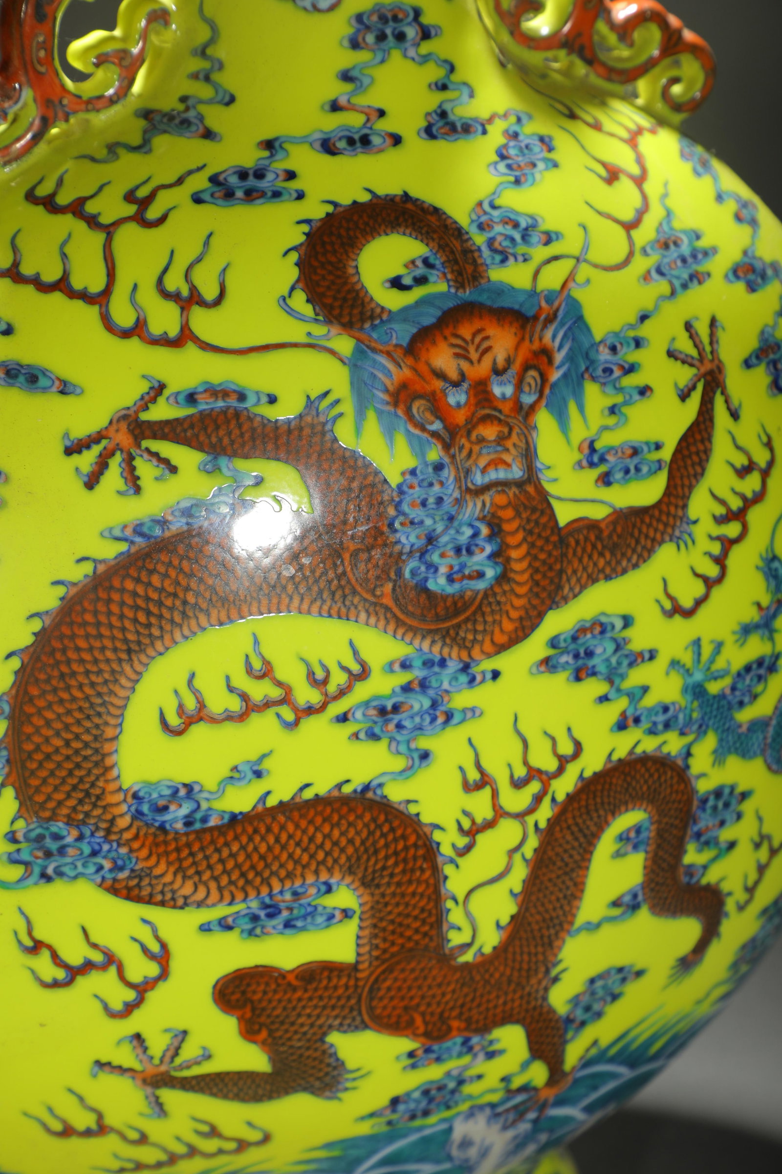 Yellow-Ground Dragon Moonflask - 7