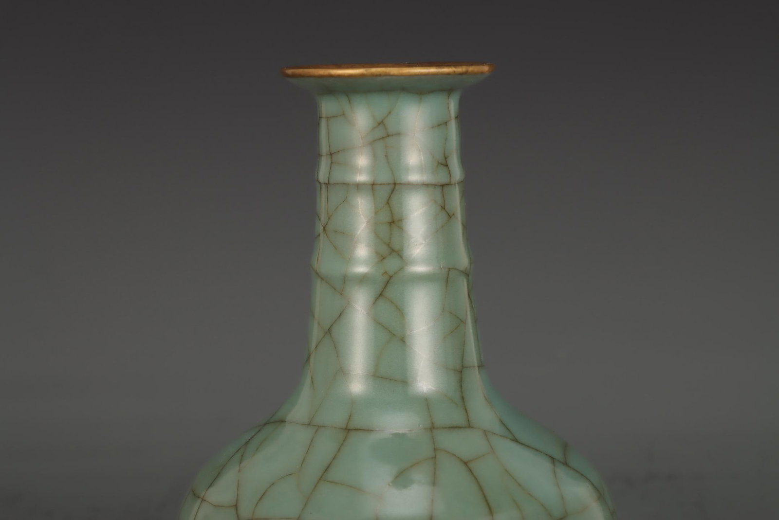 A Guan Ware Celadon Vase - 3