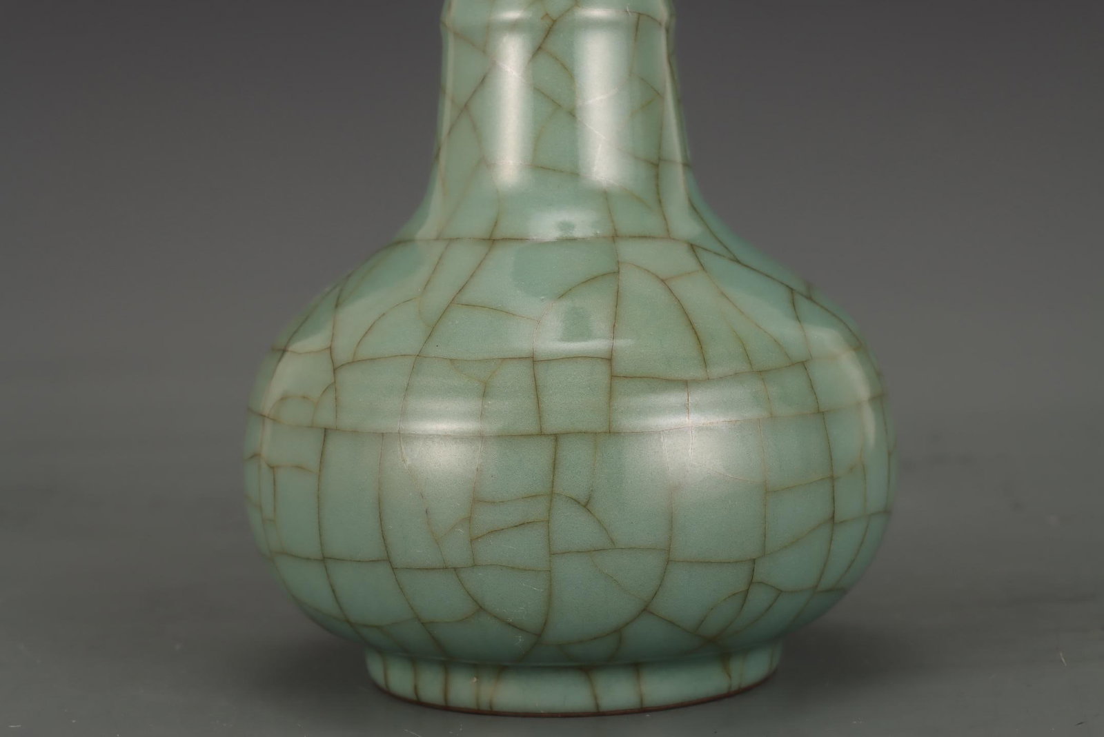 A Guan Ware Celadon Vase - 4