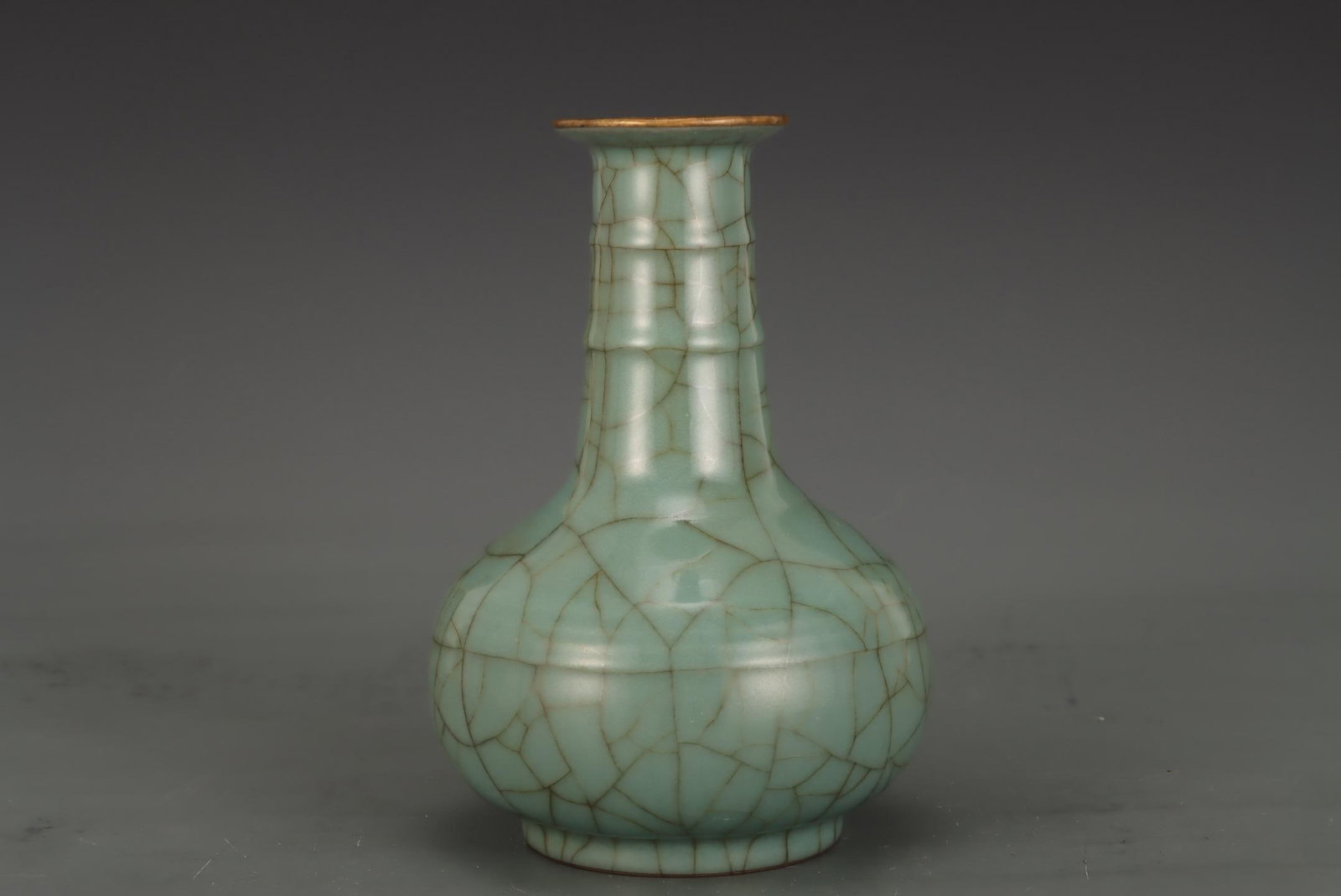 A Guan Ware Celadon Vase - 5