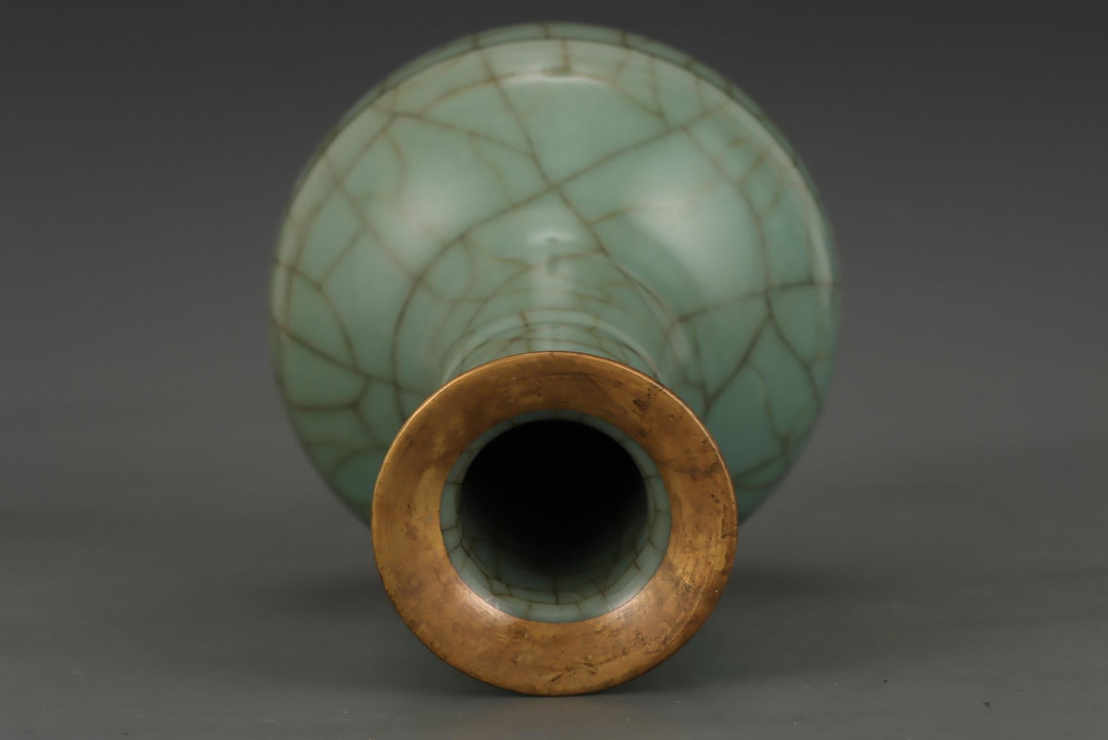 A Guan Ware Celadon Vase - 7