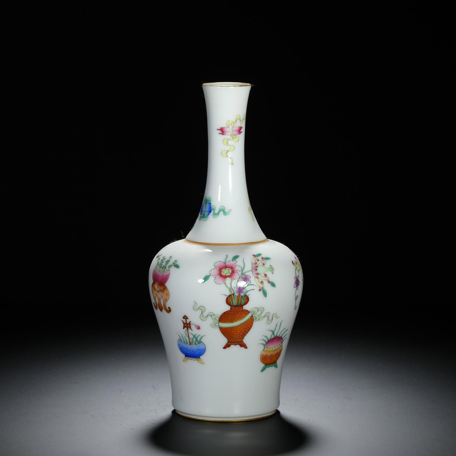 Famille-Rose Antique Motif Ruyi Scepter Vase: Famille-Rose Antique Motif Ruyi Scepter Vase. Diam.4.06" Height:8.66"