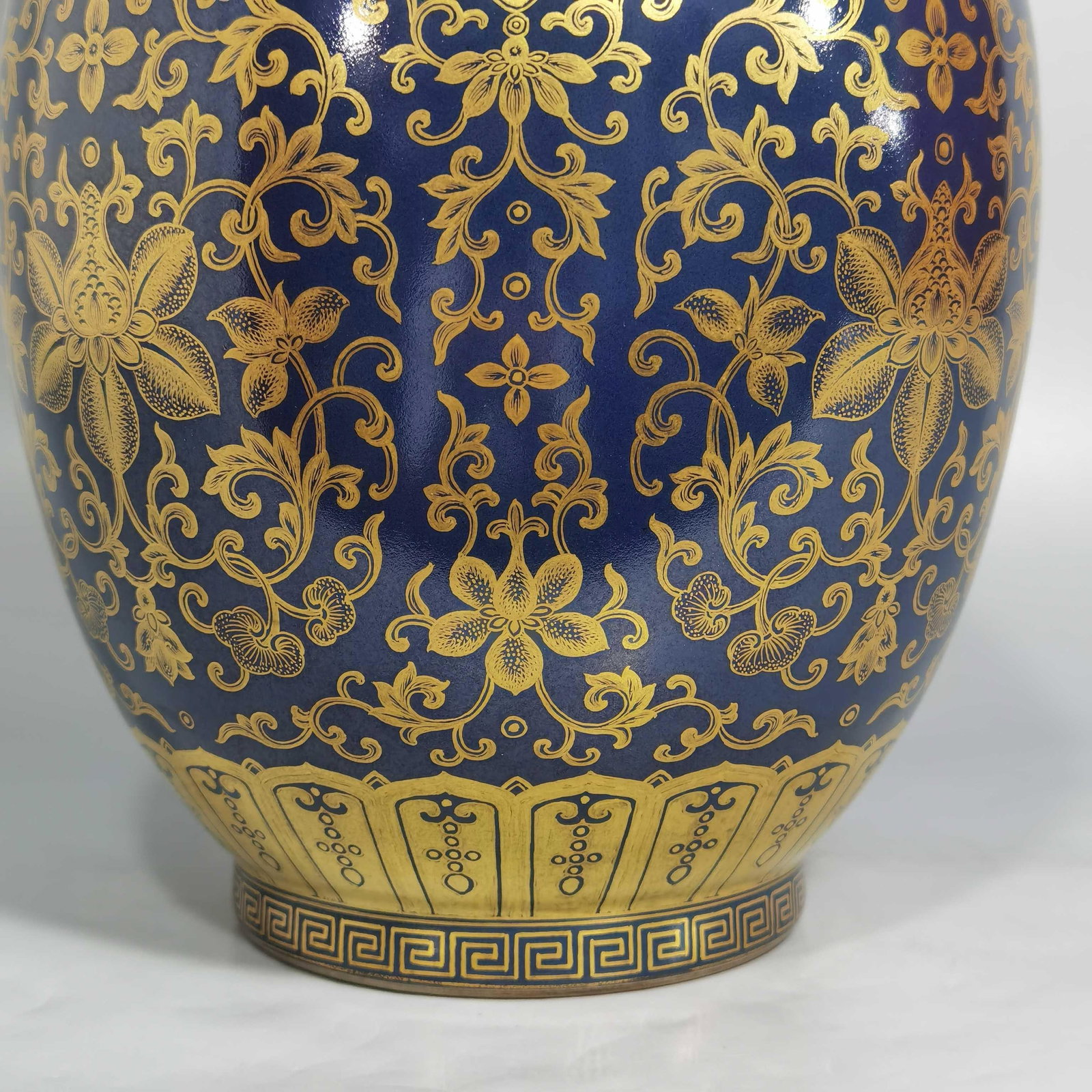 A Blue Glazed Vase - 7