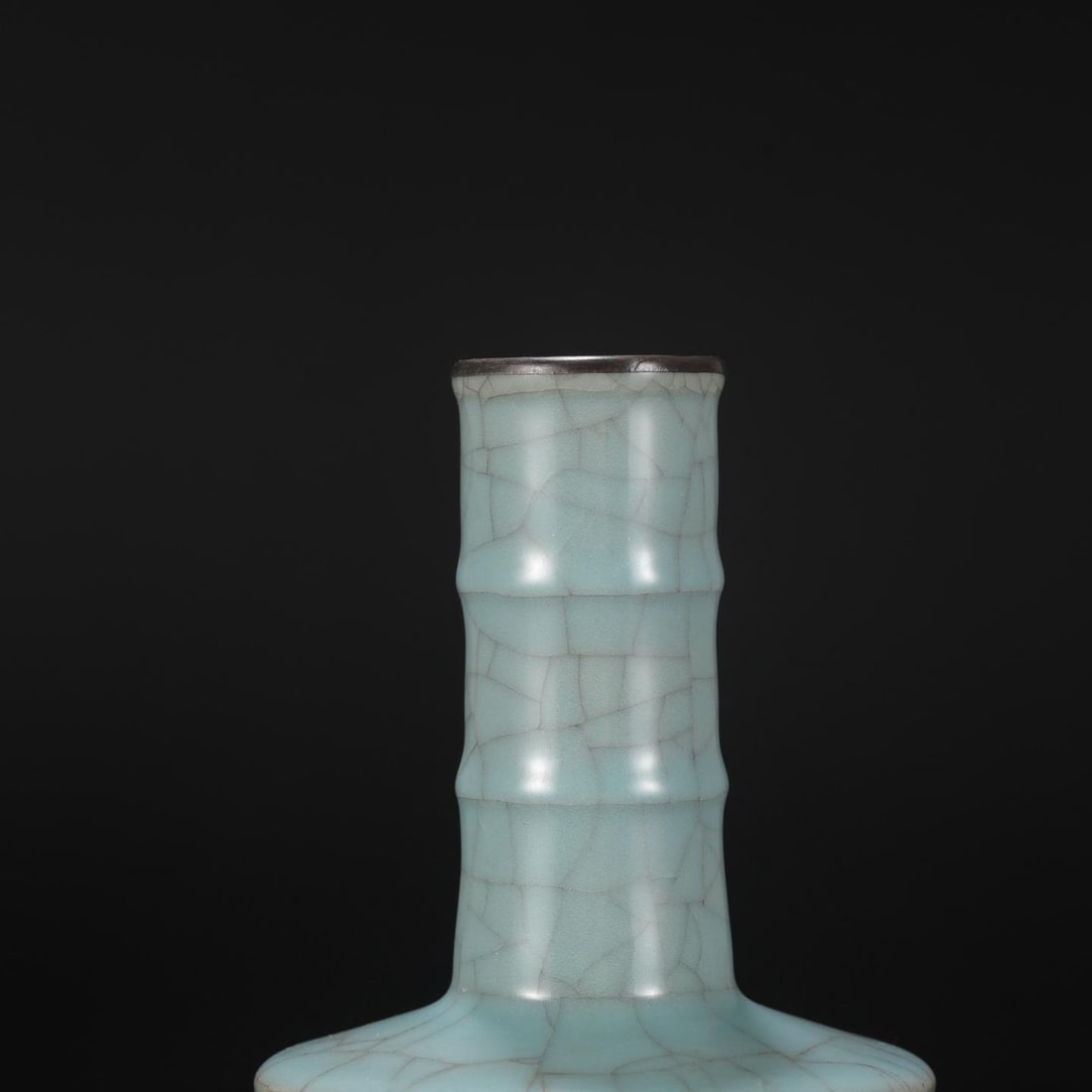 A Guan Ware Celadon Vase - 3