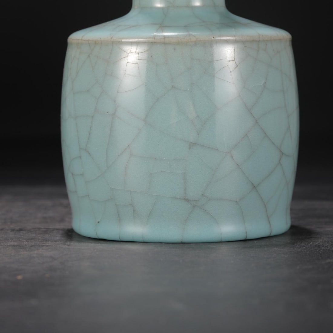 A Guan Ware Celadon Vase - 8