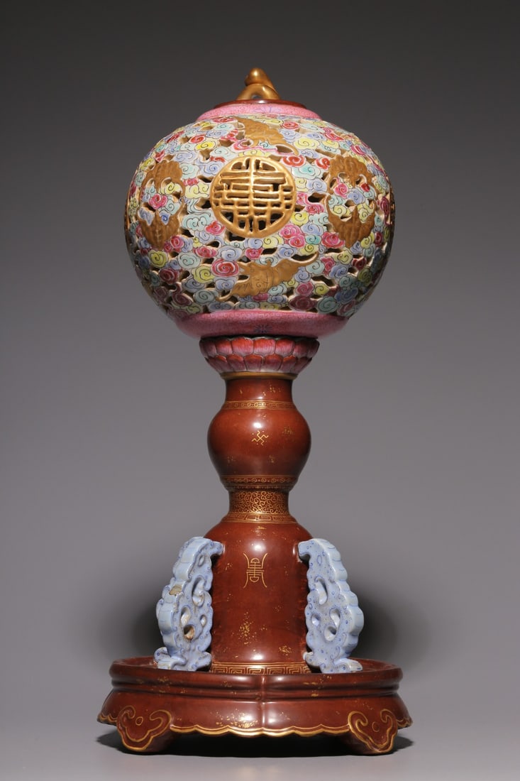 A Fencai Enamel Hat Stand: A Fencai Enamel Hat Stand. Height: 11.81".