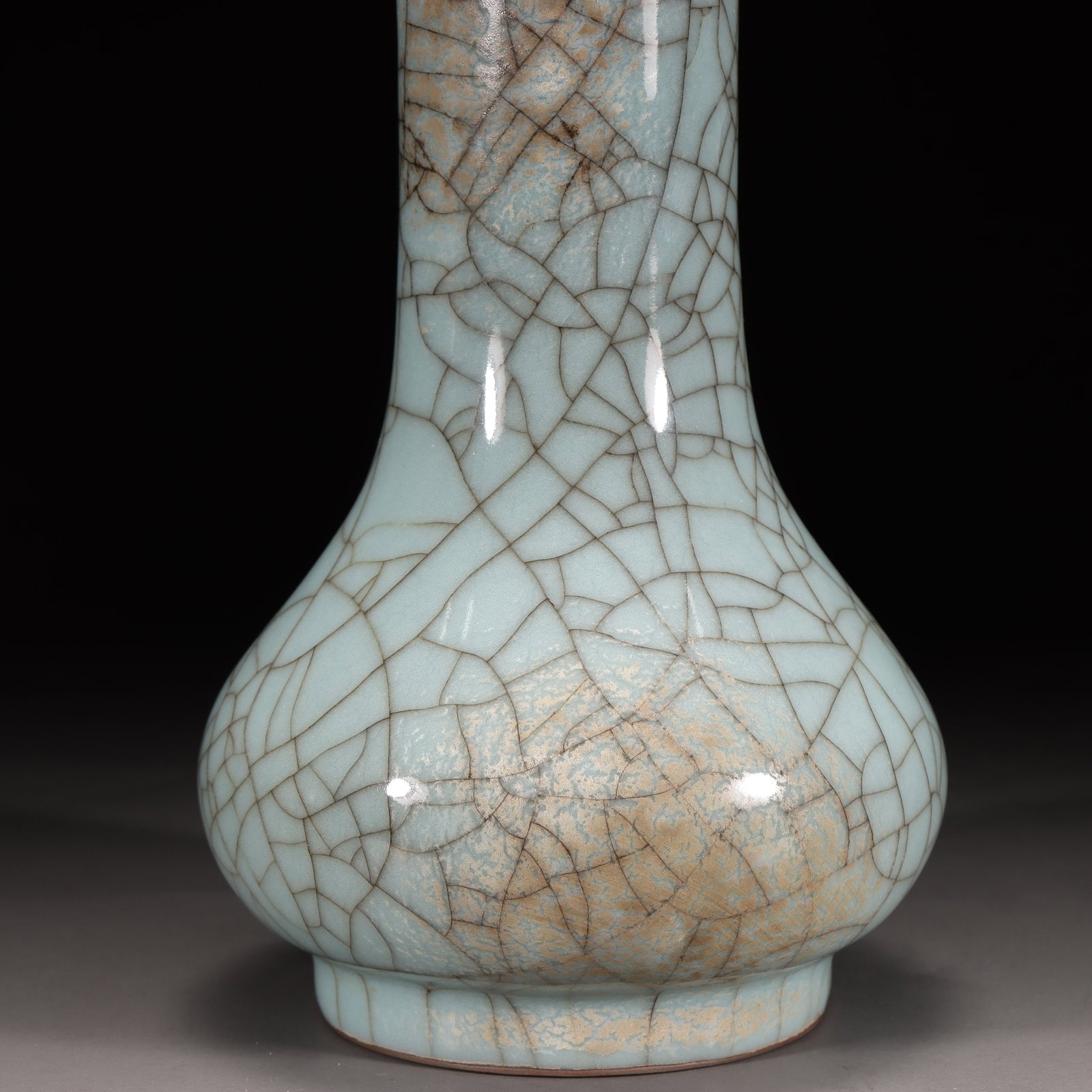 A Guan Ware Celadon Vase - 5