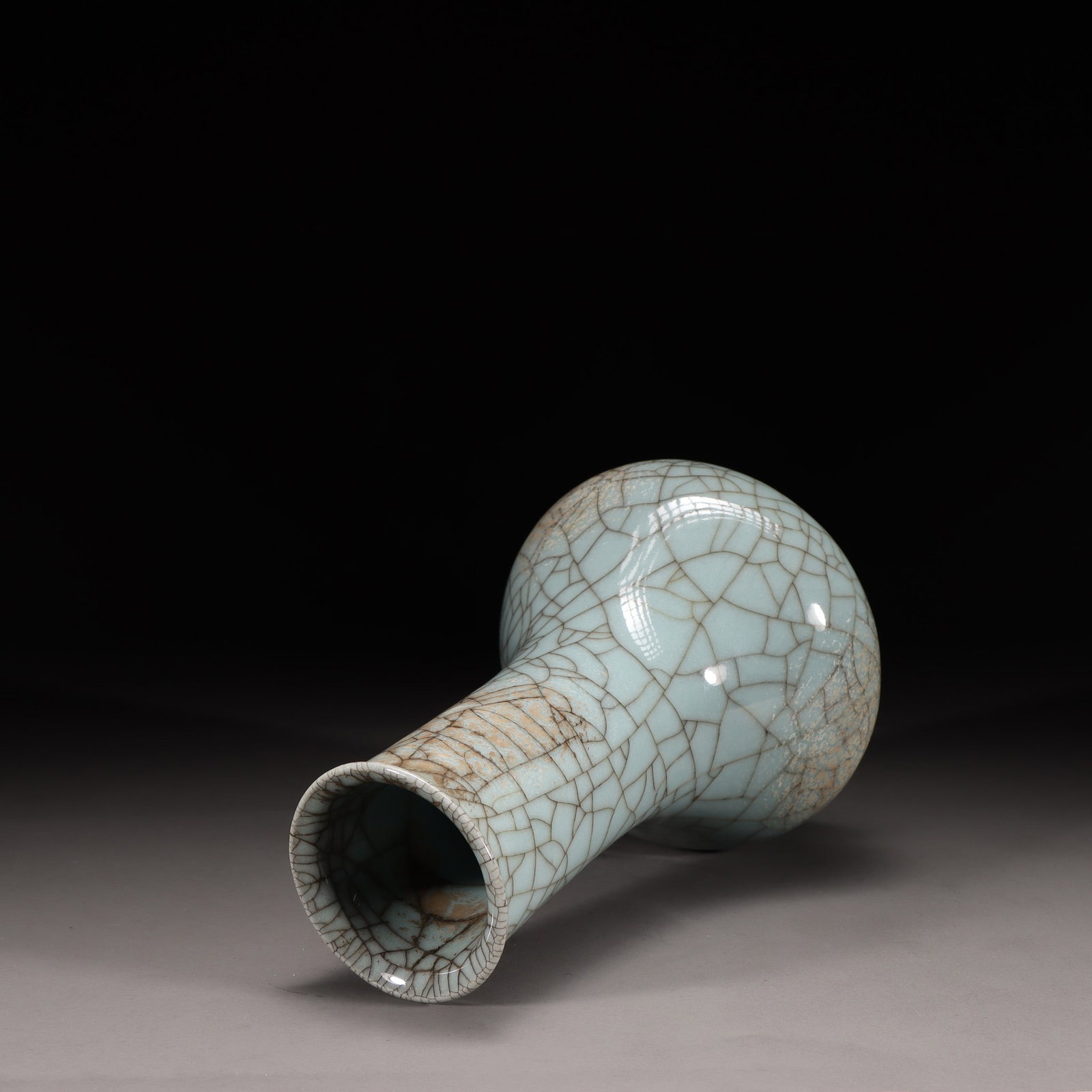 A Guan Ware Celadon Vase - 8