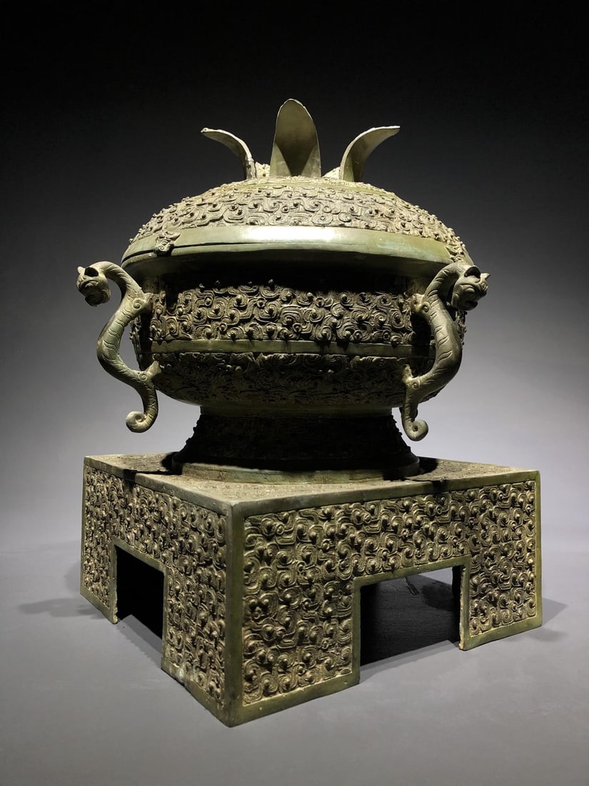 A Bronze Gui Vessel - 2