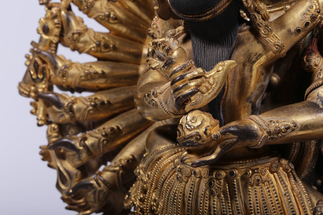 A Gilt Bronze Deity Statue - 7
