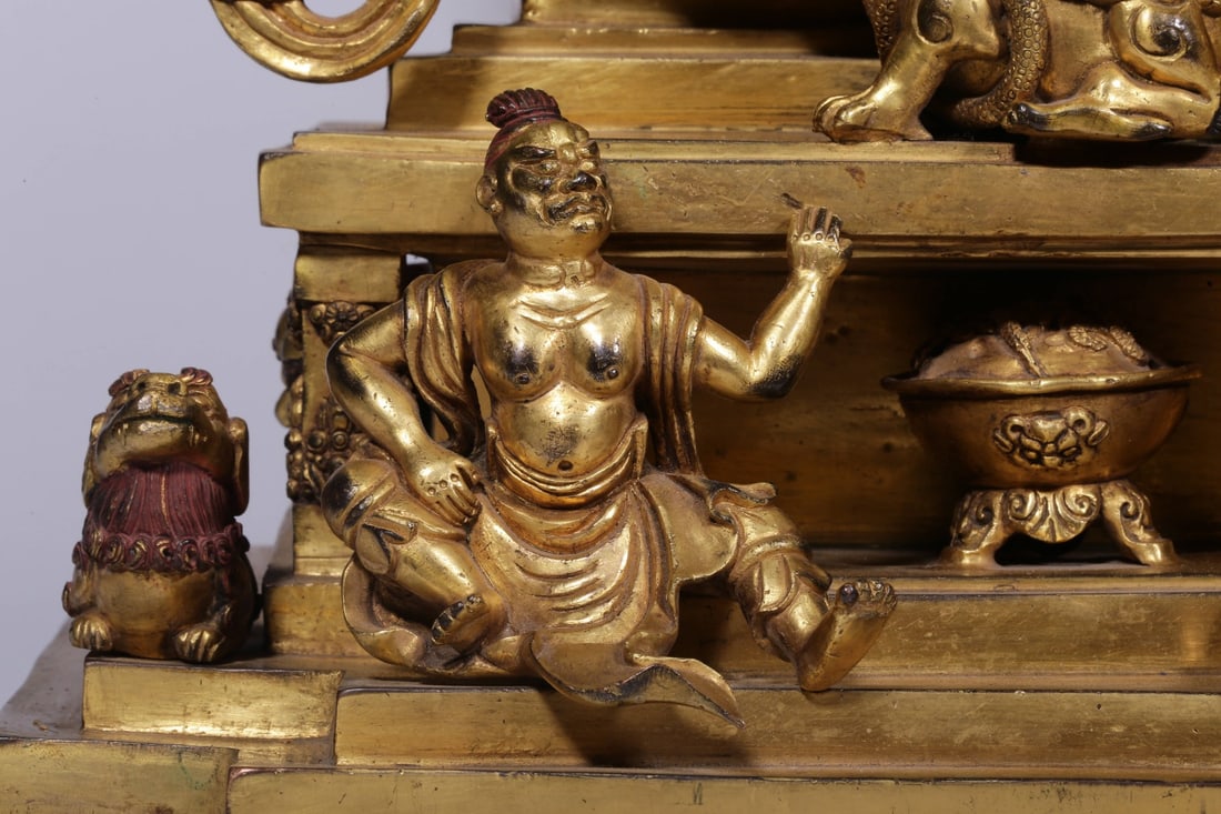 A Gilt Bronze Deity Statue - 5