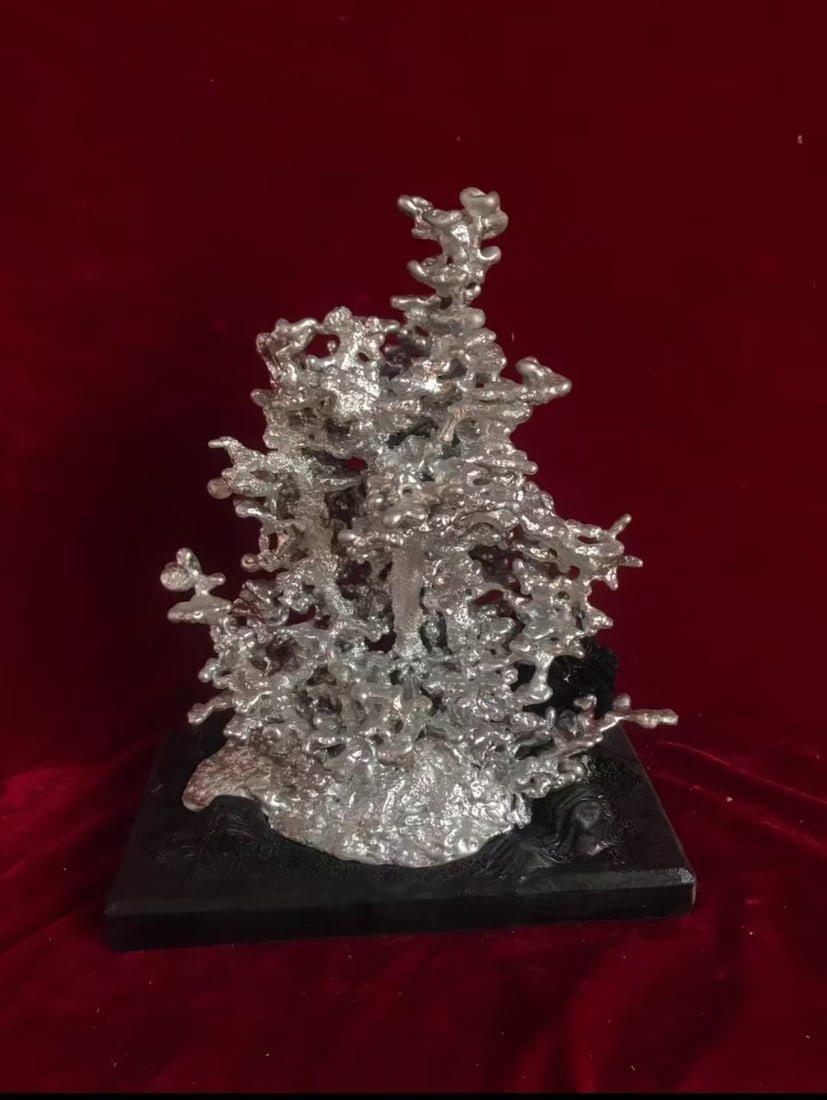 An Aluminum Sculpture: An Aluminum Sculpture. Height: 12.99"; Length: 11.02"; Width: 6.30". Weight: 7.94lbs.