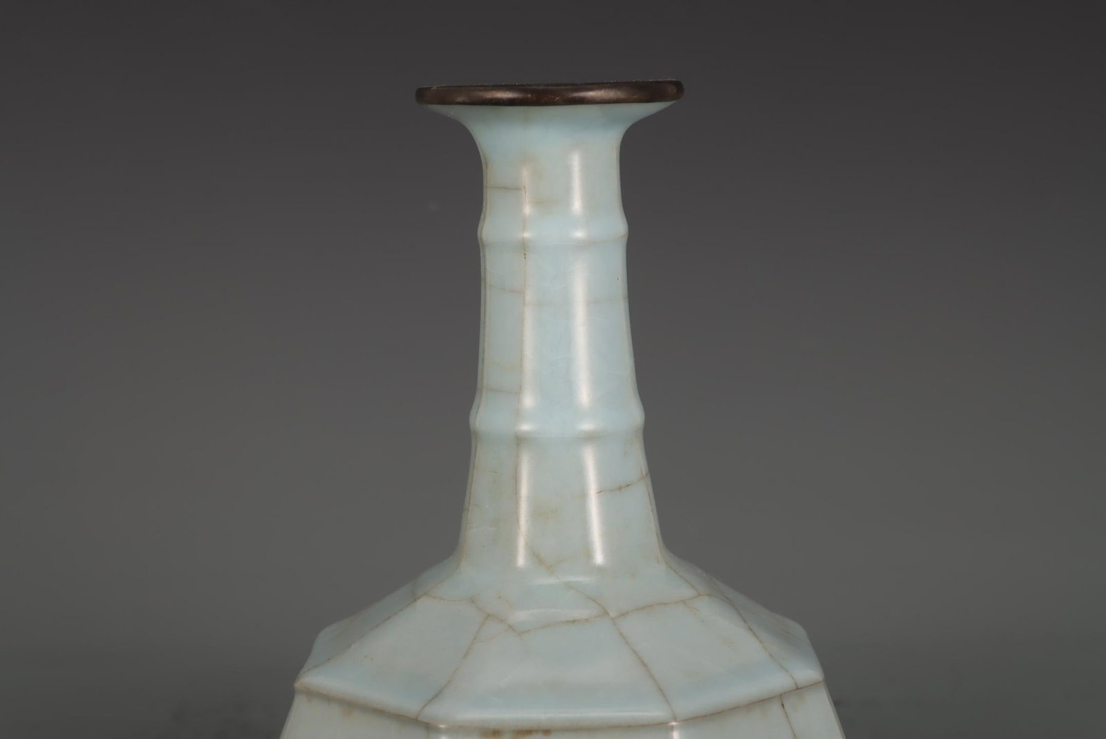 A Guan Ware Celadon Vase - 3
