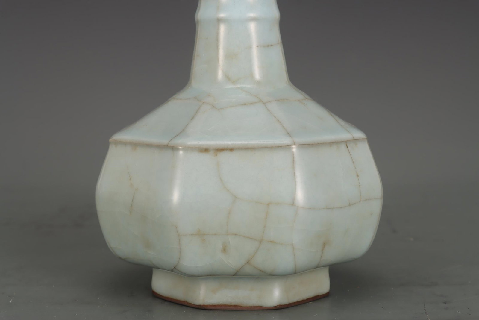 A Guan Ware Celadon Vase - 4