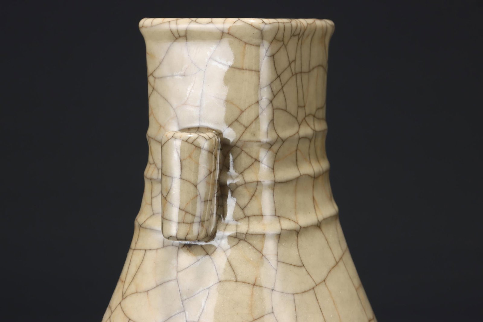 A Ge Ware Celadon Vase - 5