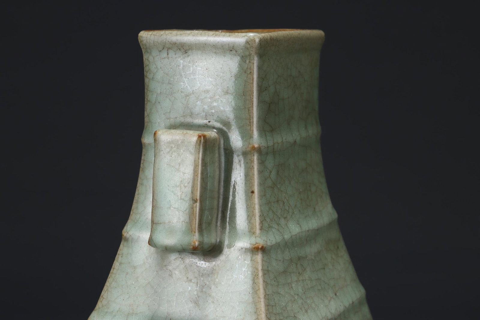 A Guan Ware Celadon Vase - 5