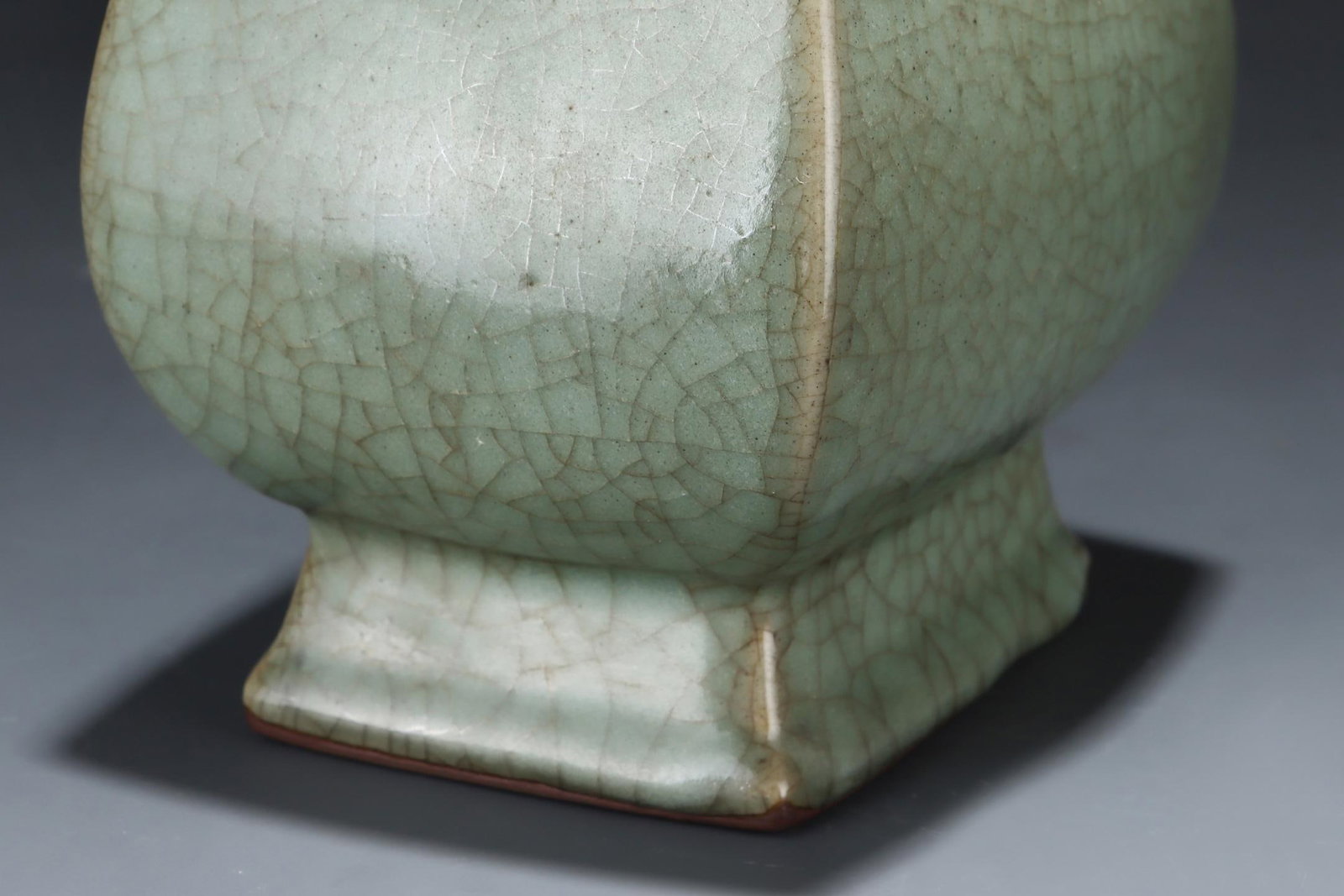 A Guan Ware Celadon Vase - 6
