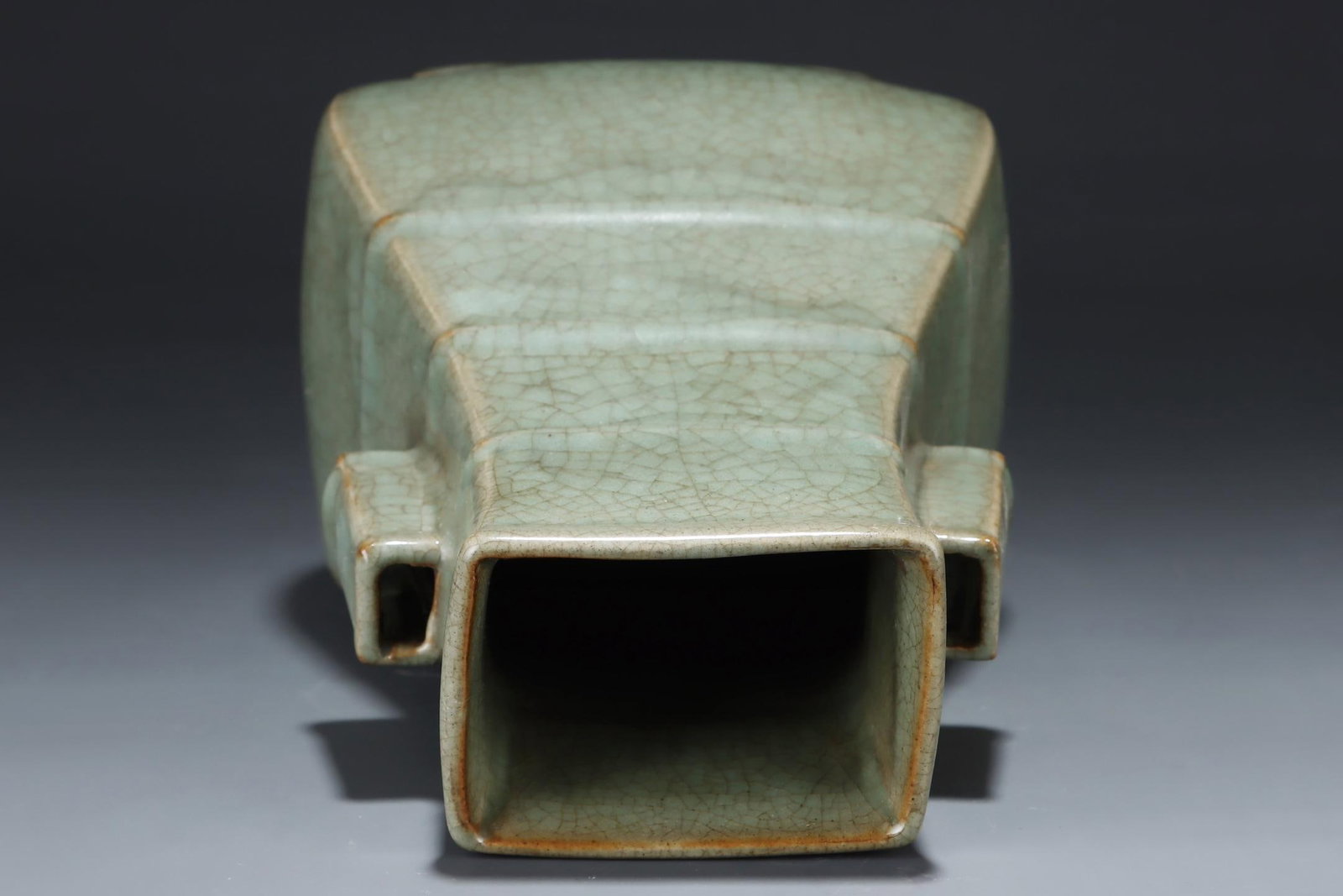A Guan Ware Celadon Vase - 7