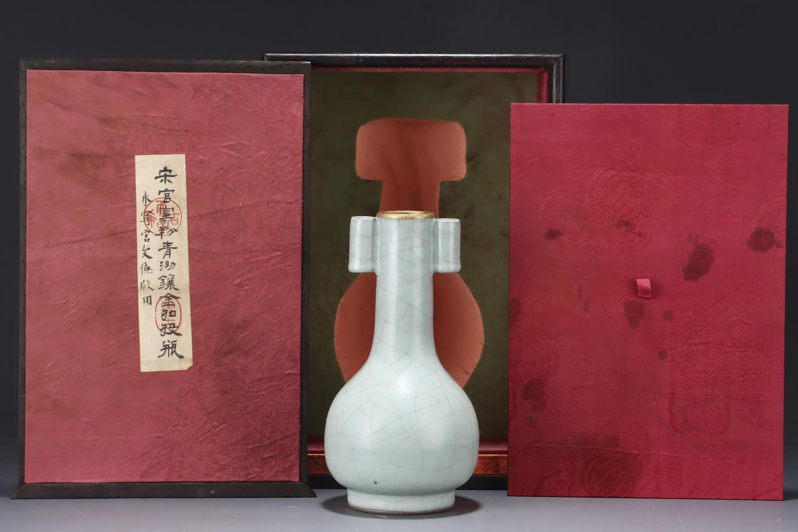 A Guan Ware Celadon Vase (1 of 9)