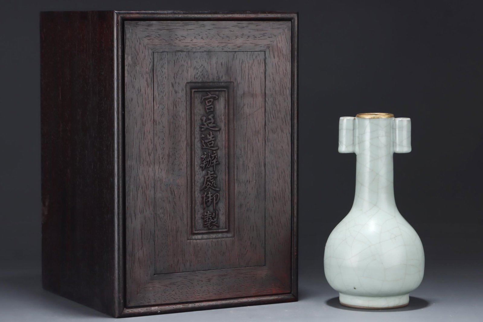 A Guan Ware Celadon Vase - 2