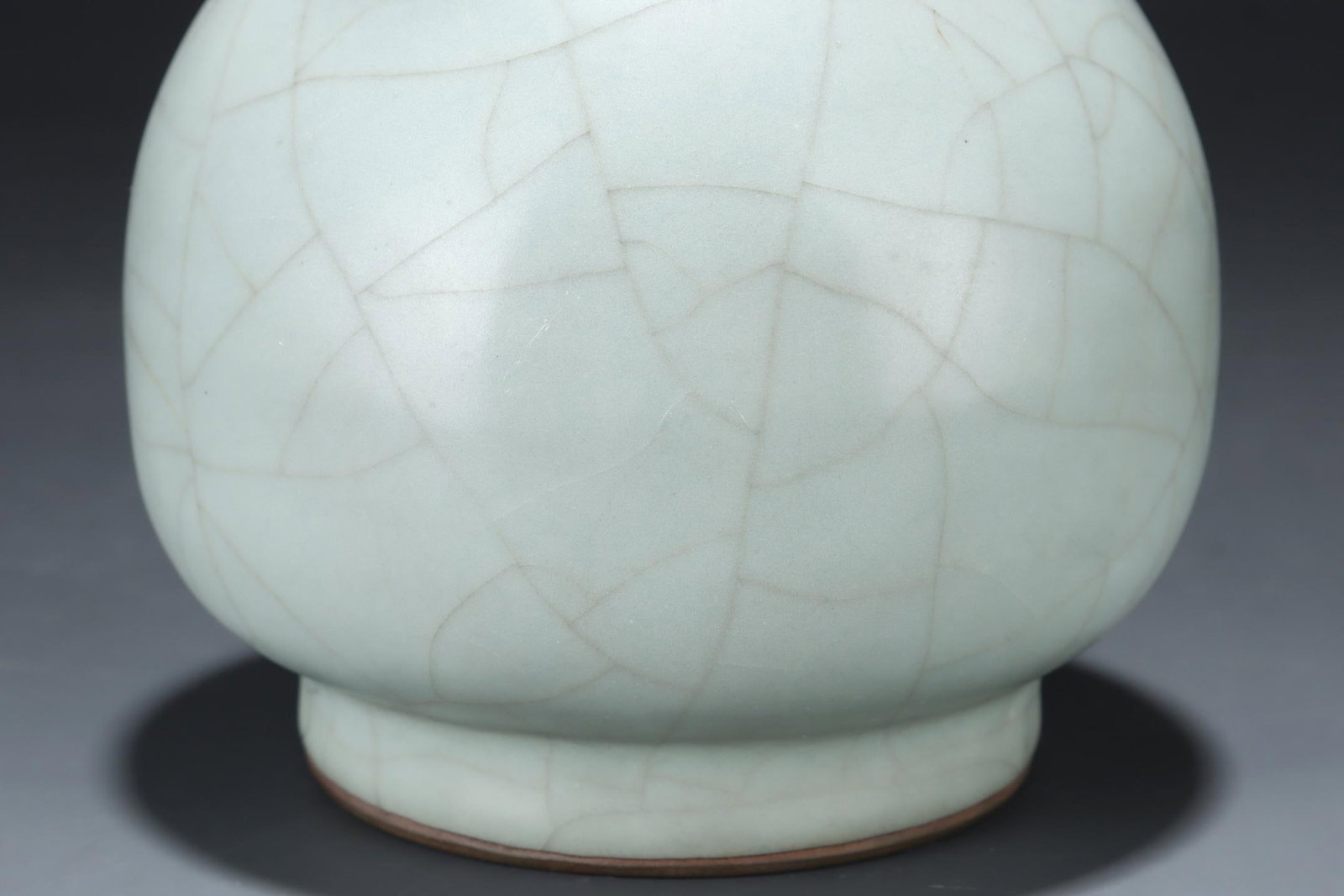 A Guan Ware Celadon Vase - 6