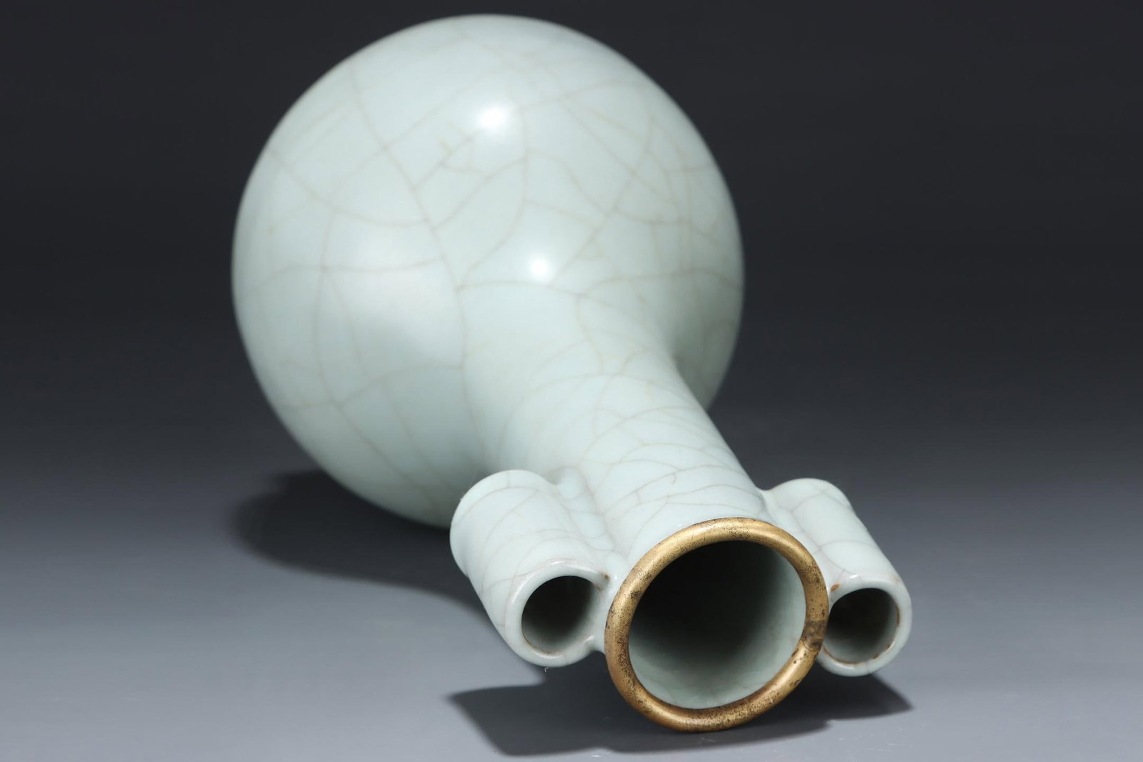A Guan Ware Celadon Vase - 7