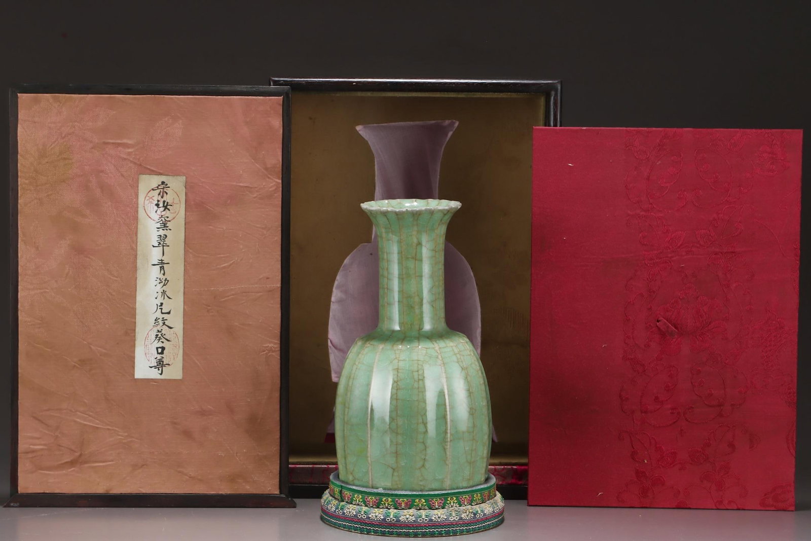 A Ru Ware Celadon Foliate-Rim Vase (1 of 9)
