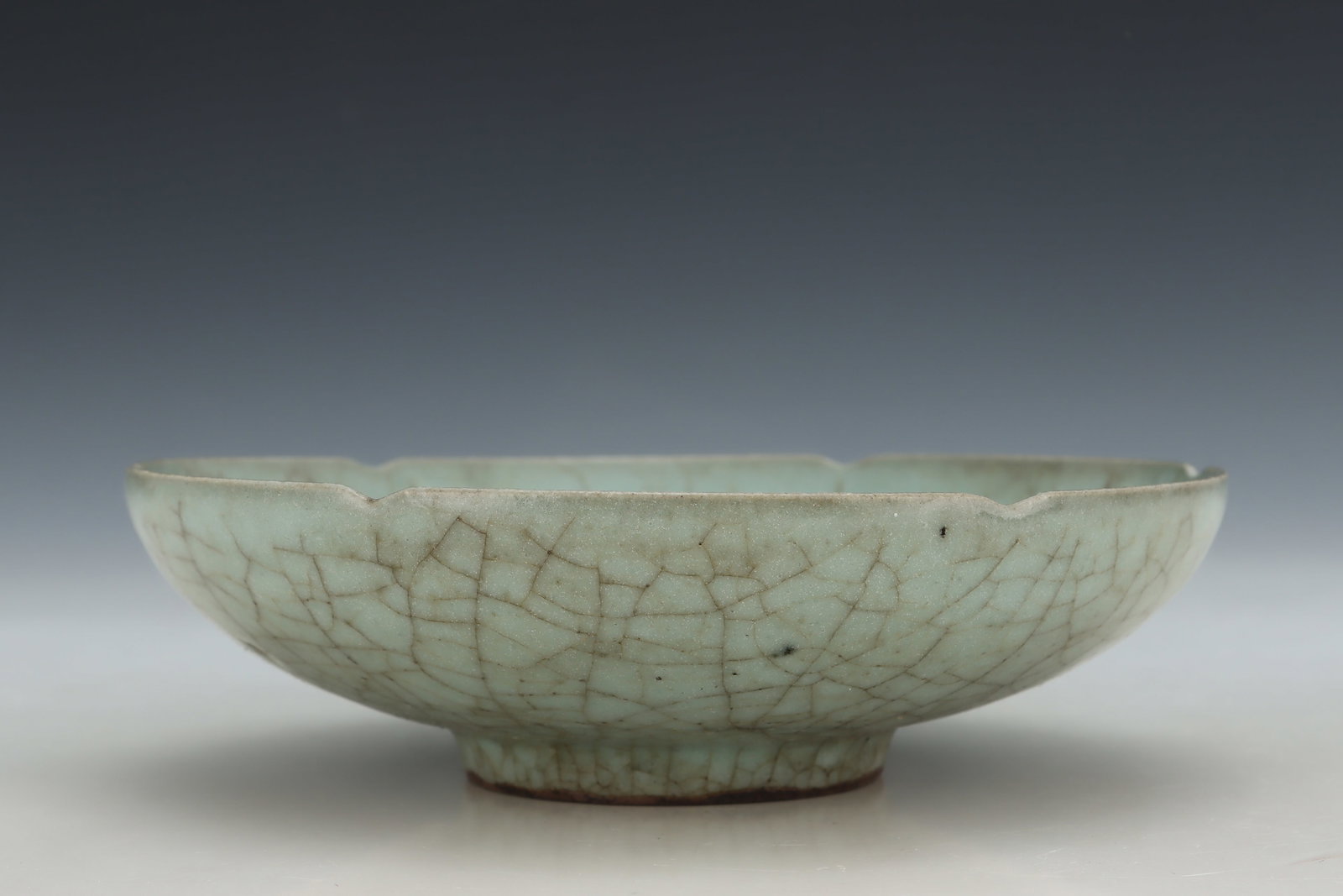 A Guan Ware Celadon Plate - 3