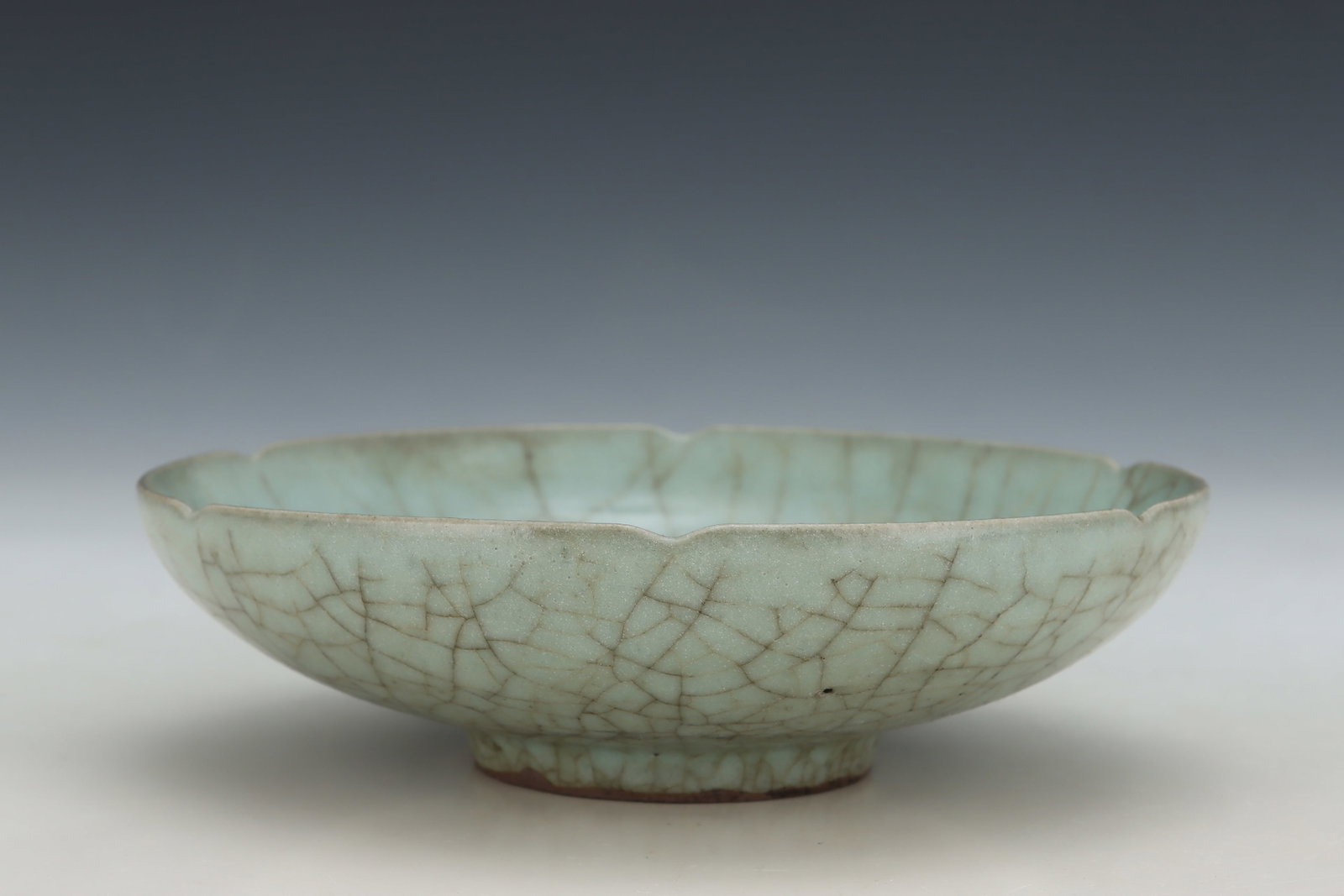 A Guan Ware Celadon Plate - 4