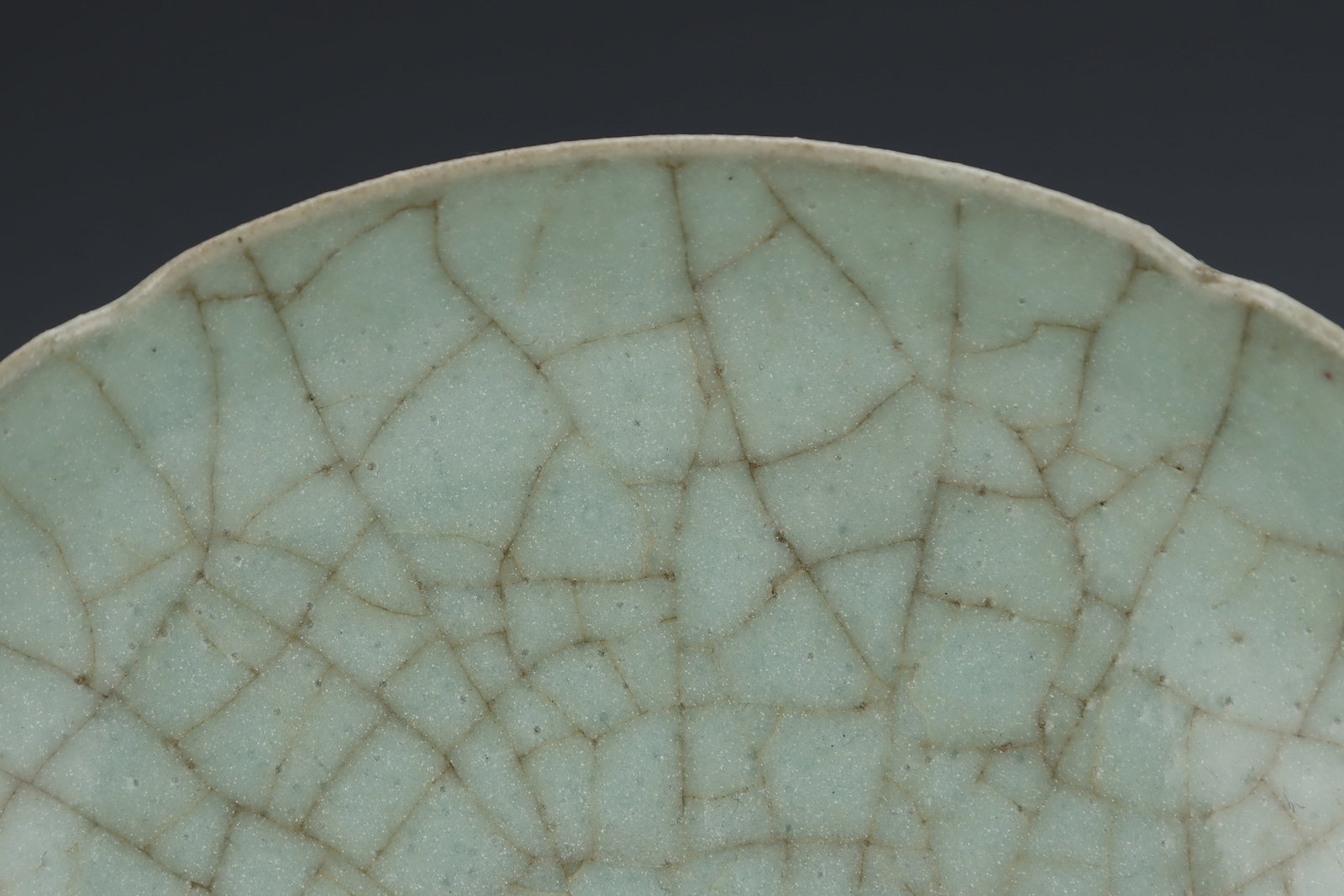 A Guan Ware Celadon Plate - 7