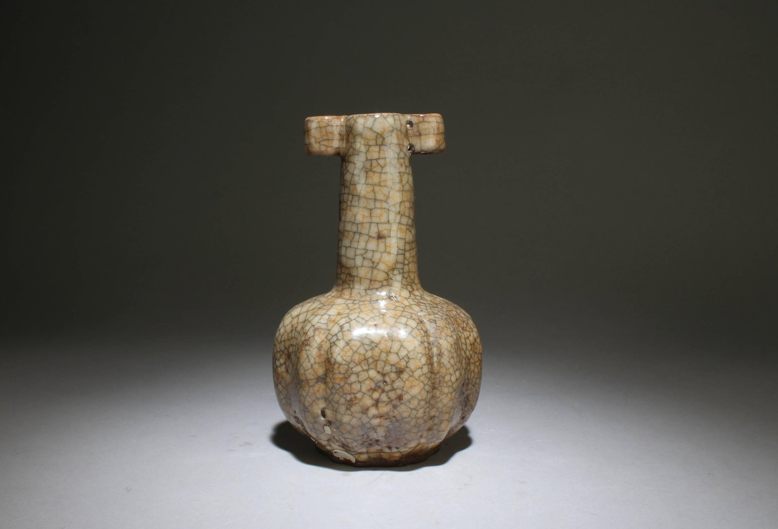 A Geyao Vase: A Geyao Vase. Dimensions: 7" x 4.5"
