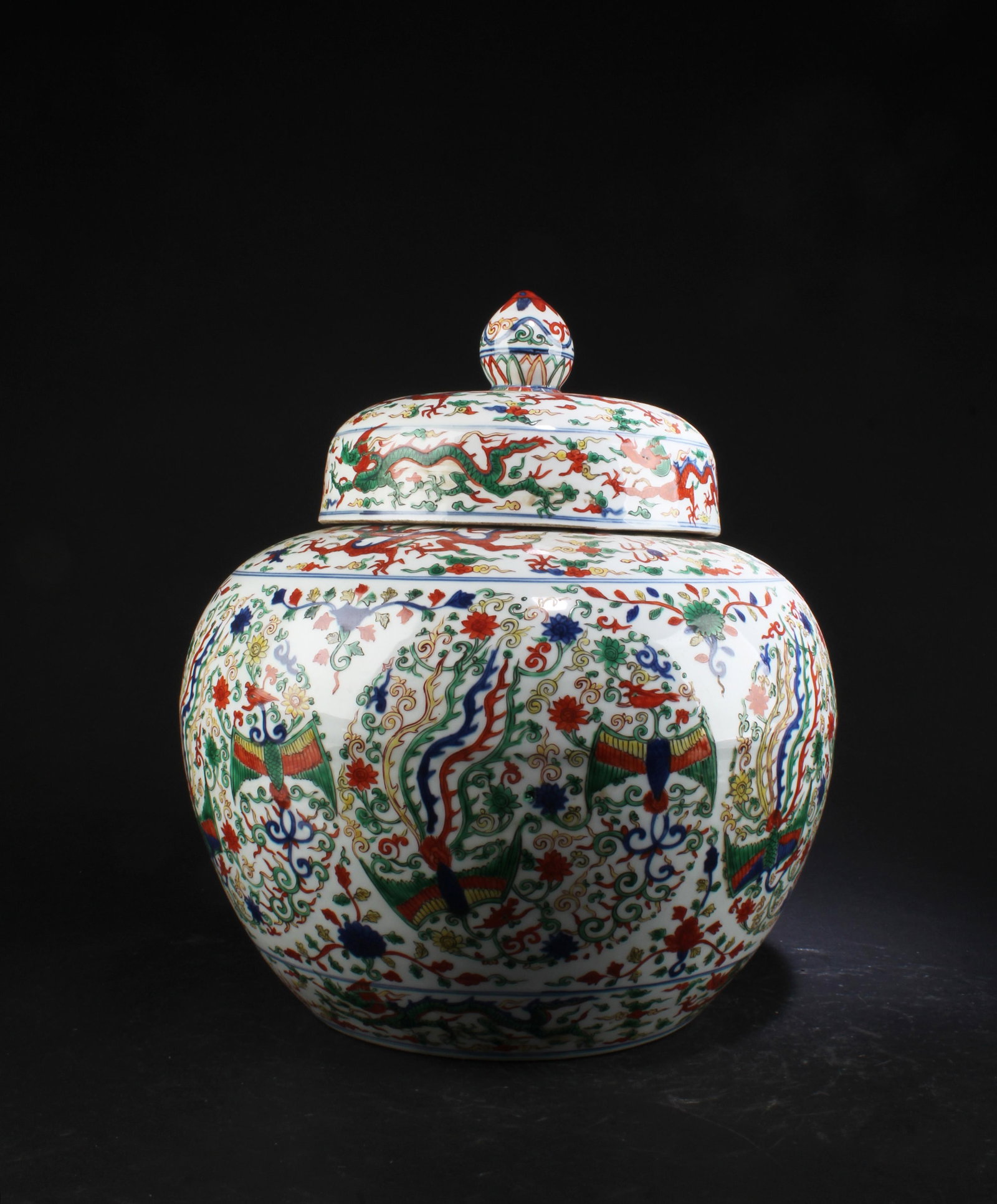 Chinese Porcelain Jar: Chinese Porcelain Jar. 'Jia Jing' mark. Height: 15.5" Diameter: 13.5"