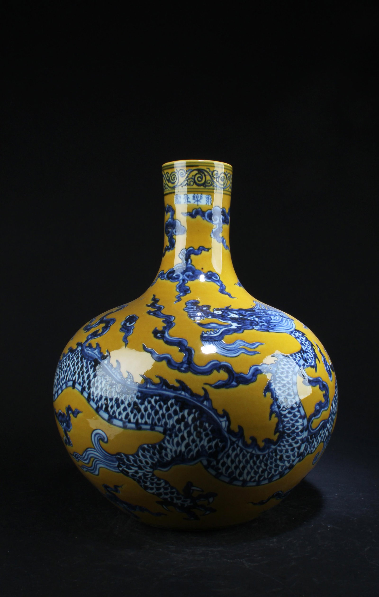 Chinese Porcelain Vase (1 of 7)