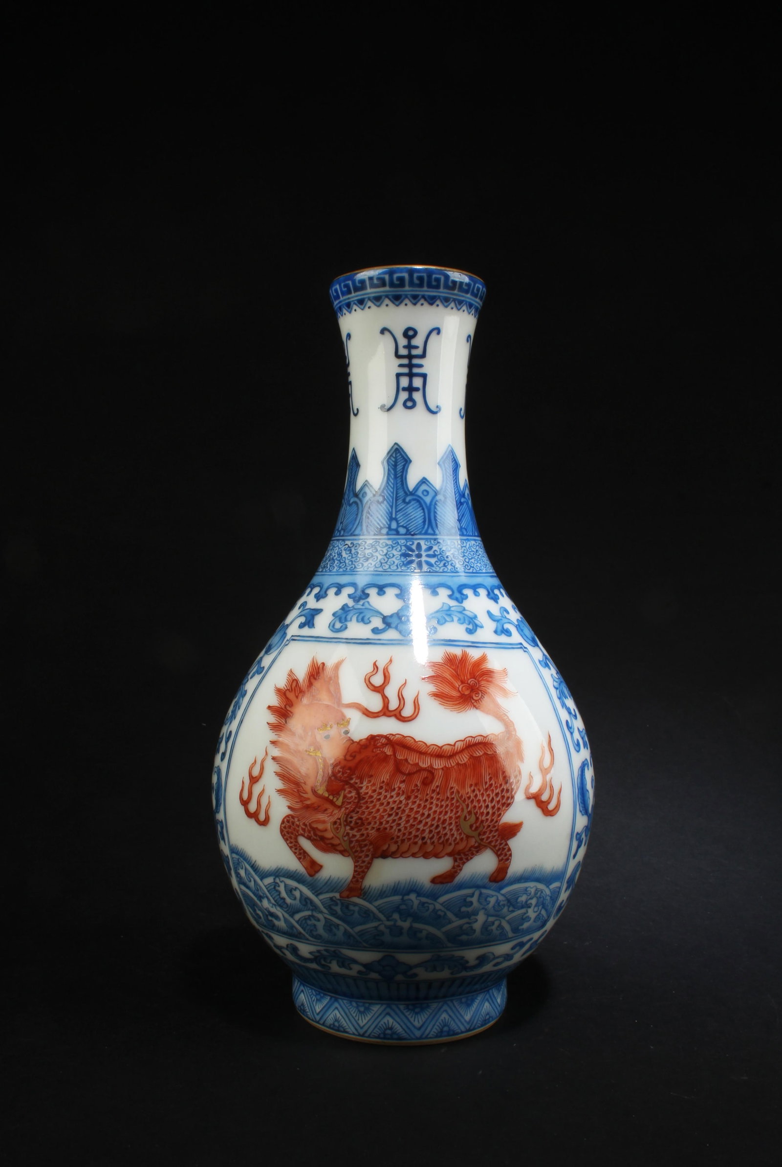 Chinese Porcelain Vase (1 of 7)