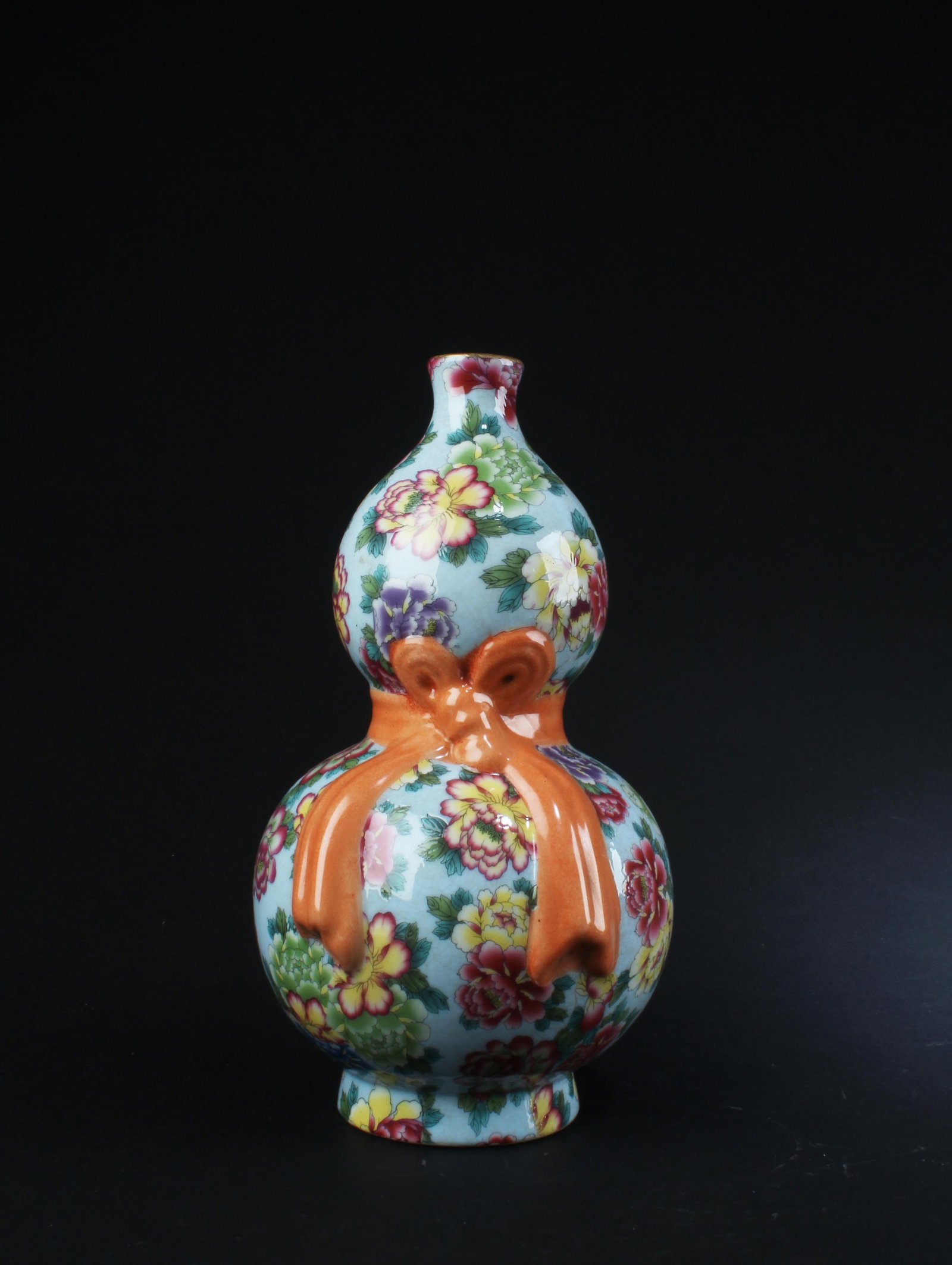 Chinese Porcelain Double Gourd Vase: Chinese Porcelain Double Gourd Vase. 'QianLong' mark. Height: 10"