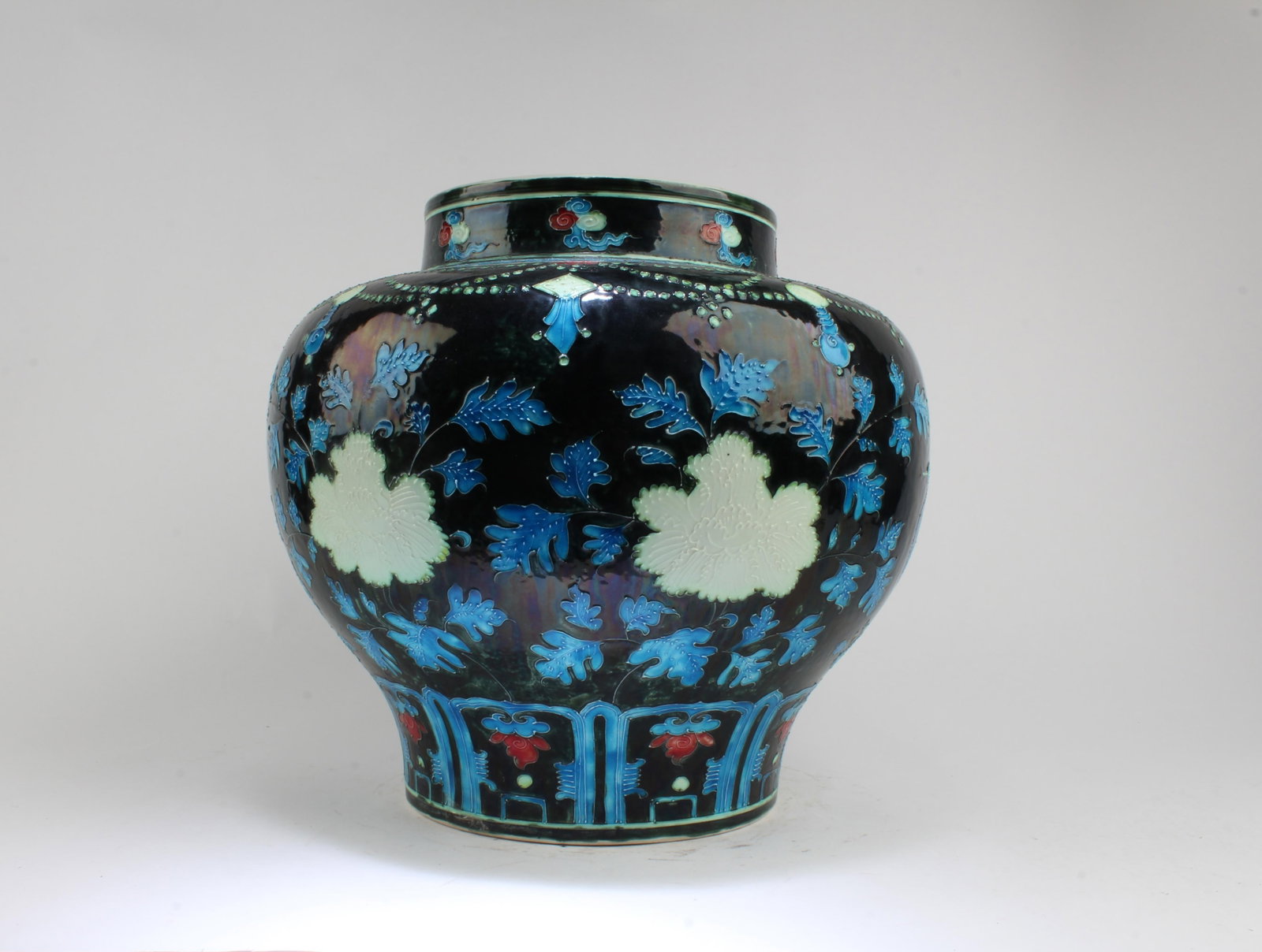 Chinese Porcelain Jar (1 of 5)
