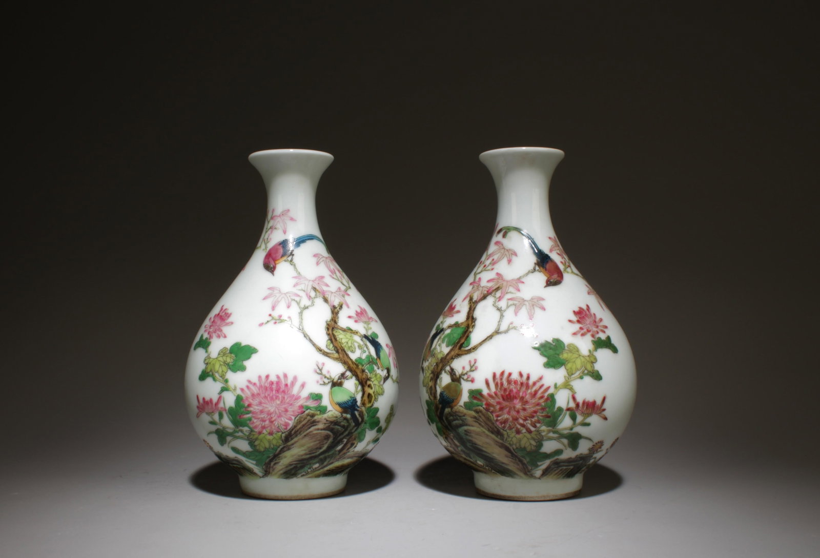 A Pair of Porcelain Vases with Bird and Flower (1 of 7)
