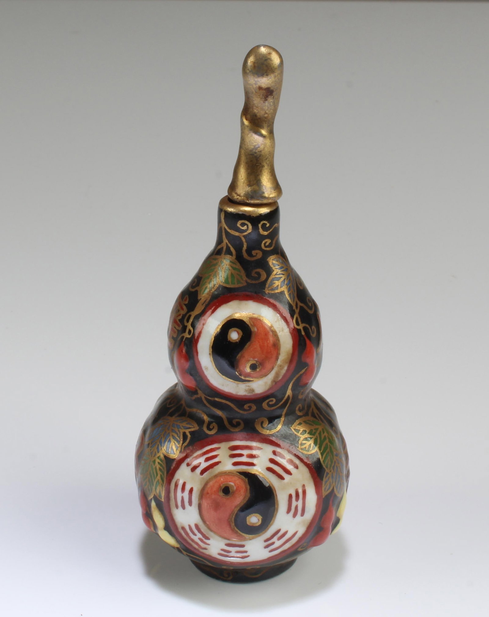 Chinese Porcelain Snuff Bottle (1 of 4)