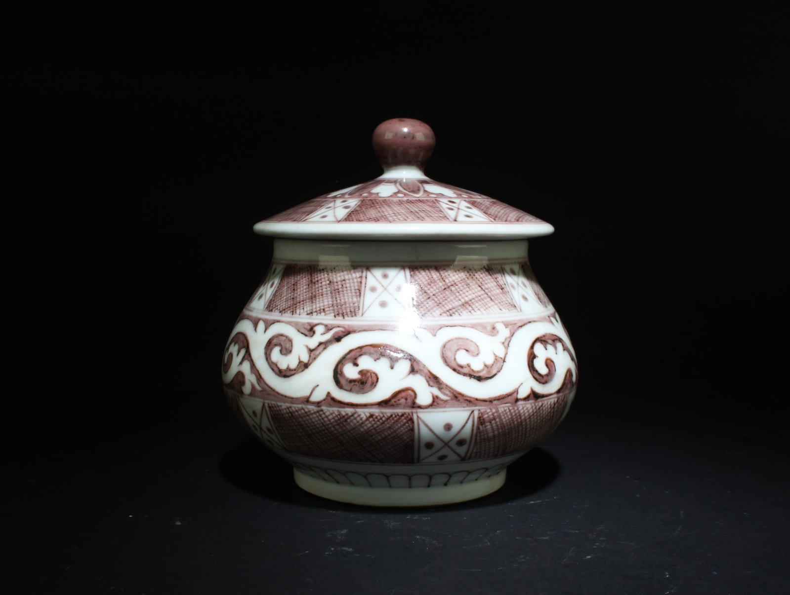 An Underglazed Red Jar with Lid (1 of 7)