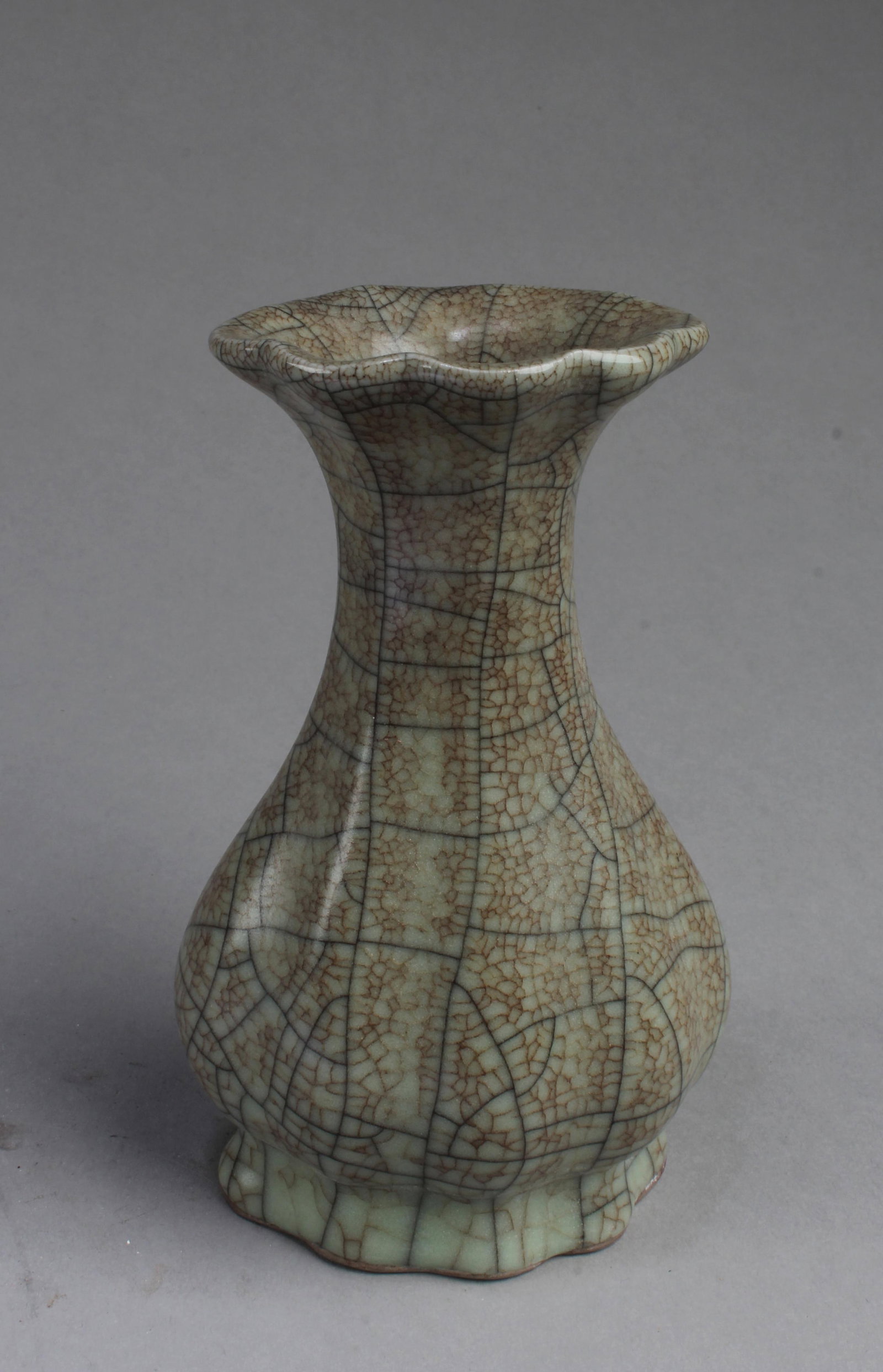 Chinese Geyao Vase: Chinese Geyao Vase. Height: 6"