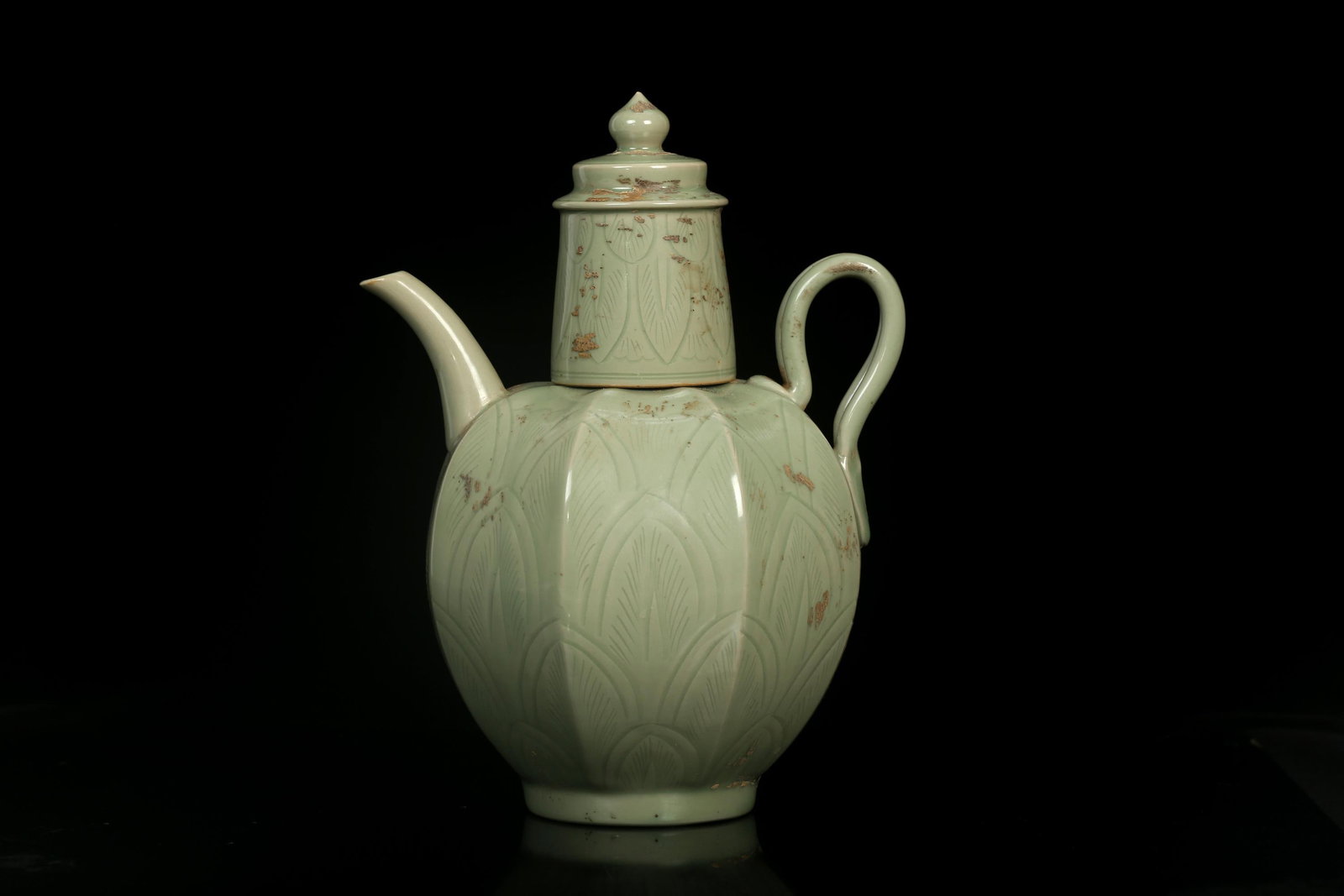 A Yaozhou Teapot: A Yaozhou Teapot